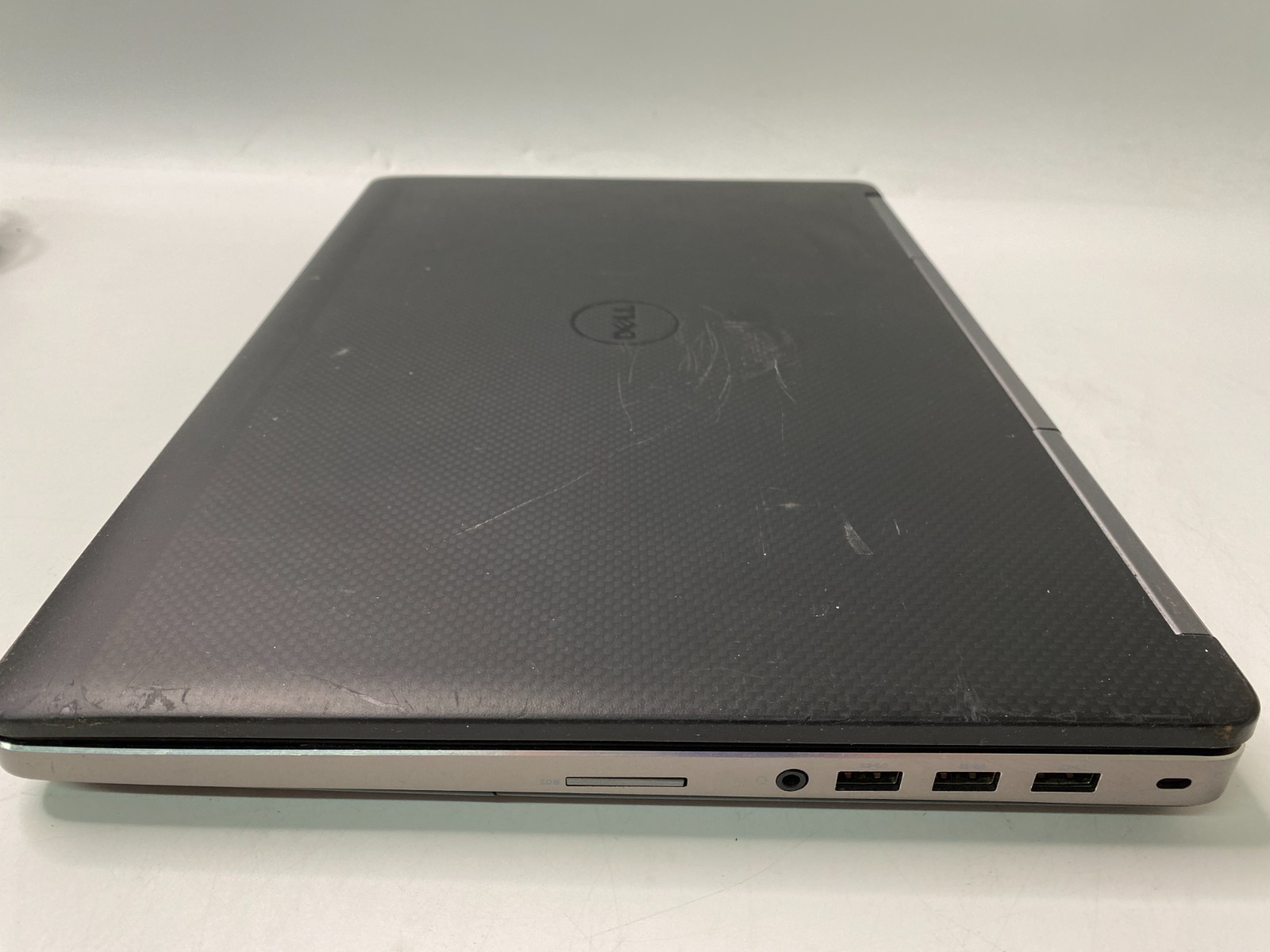 Dell Precision 7520 Xeon E3-1505Mv6 32GB DDR4 1TB SSD Quadro M2200 Win11P – Wear
