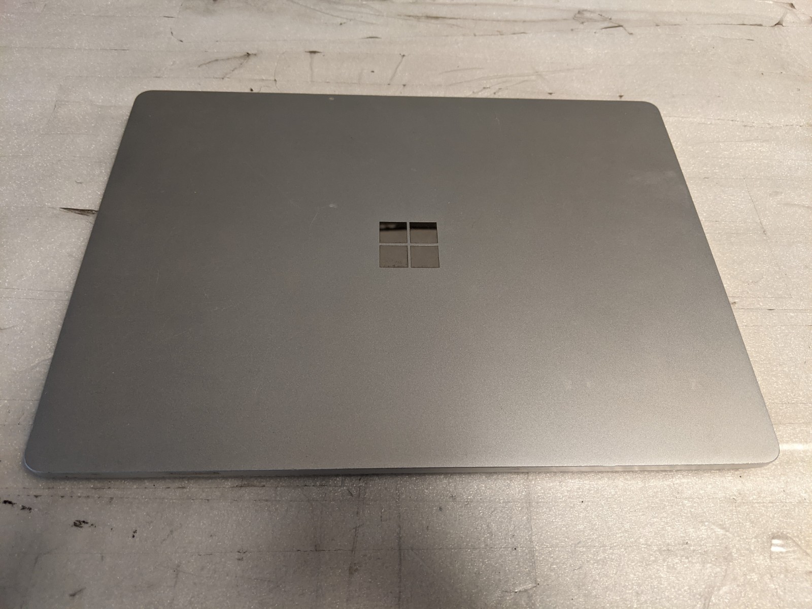 Microsoft Surface Laptop GO 1943 i5-1035G1 16GB RAM 256GB SSD Win 11 Pro