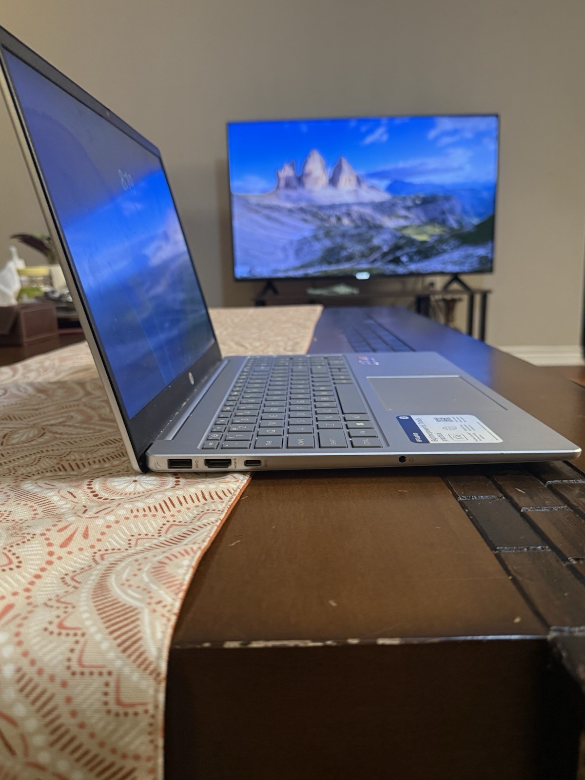 Silver HP Laptop 15, AMD Ryzen 5 7520U, 16GB DDR4 RAM, 256GB SSD, 15.6”, Win 11