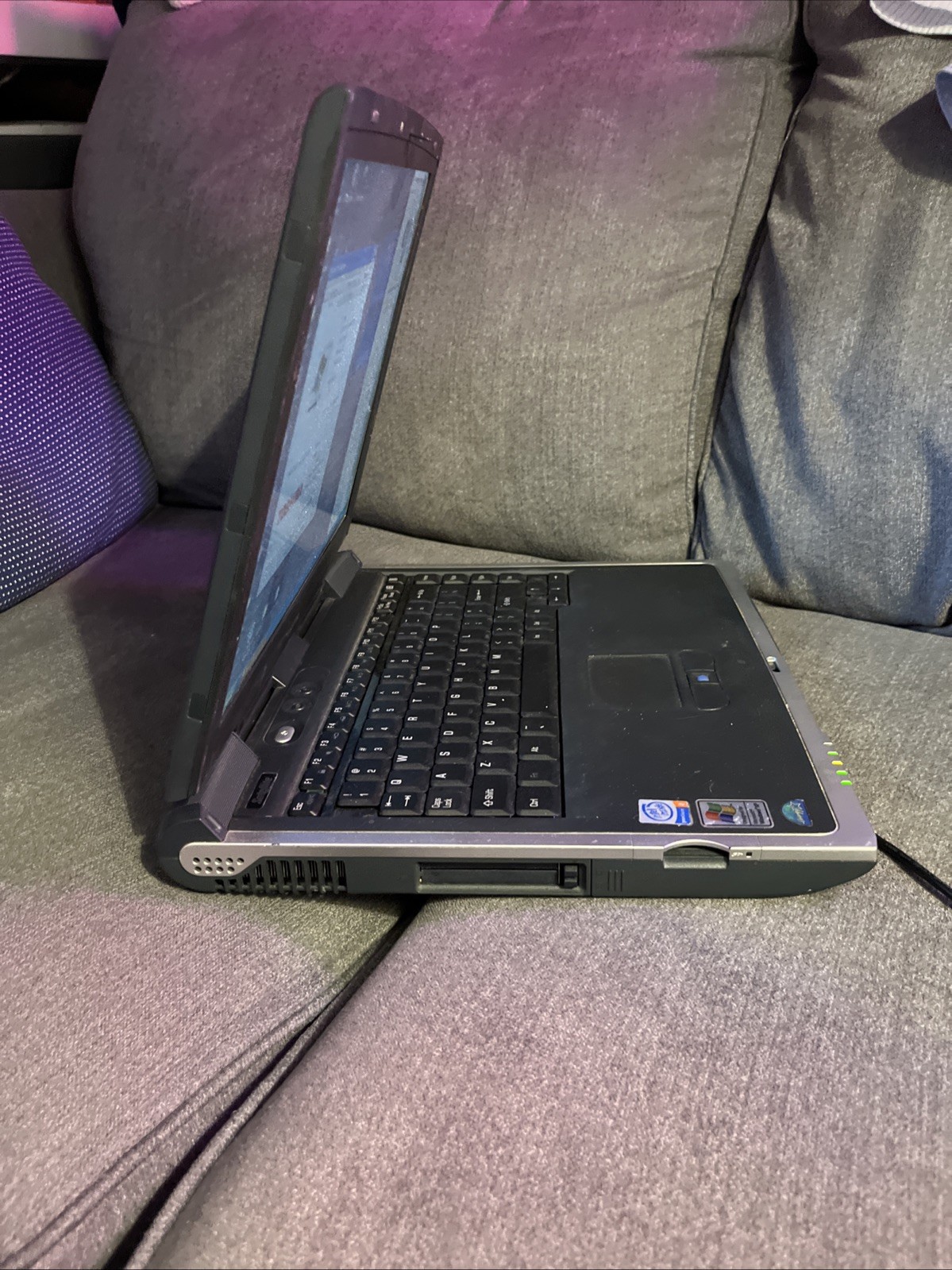 Vintage Laptop Toshiba Satellite 2405 Windows XP, Pentium 4, 256MB RAM, WORKS