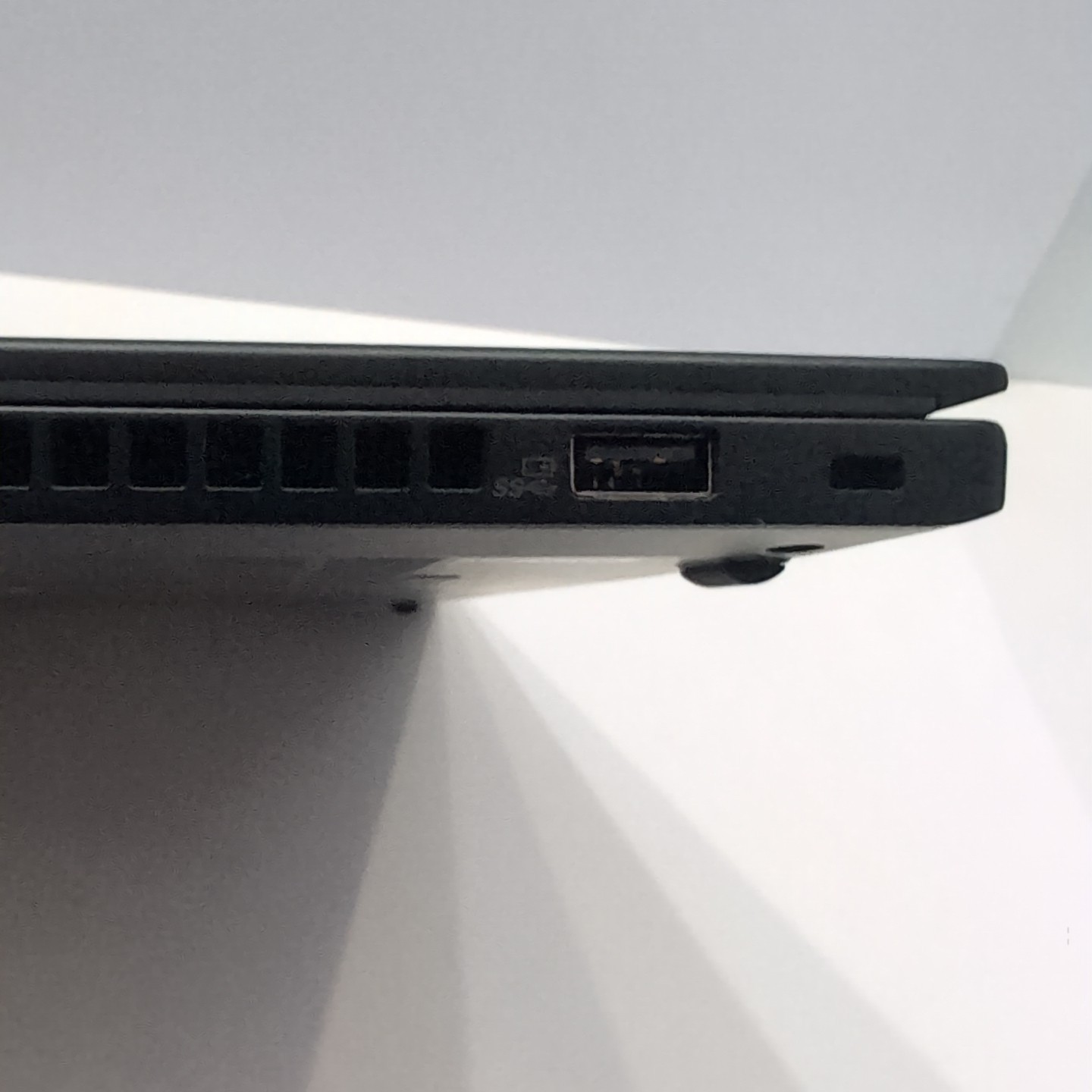 Lenovo T490s ThinkPad Laptop i5-8365U 8th Gen VPro Processor 8 Gb RAM 256 SSD