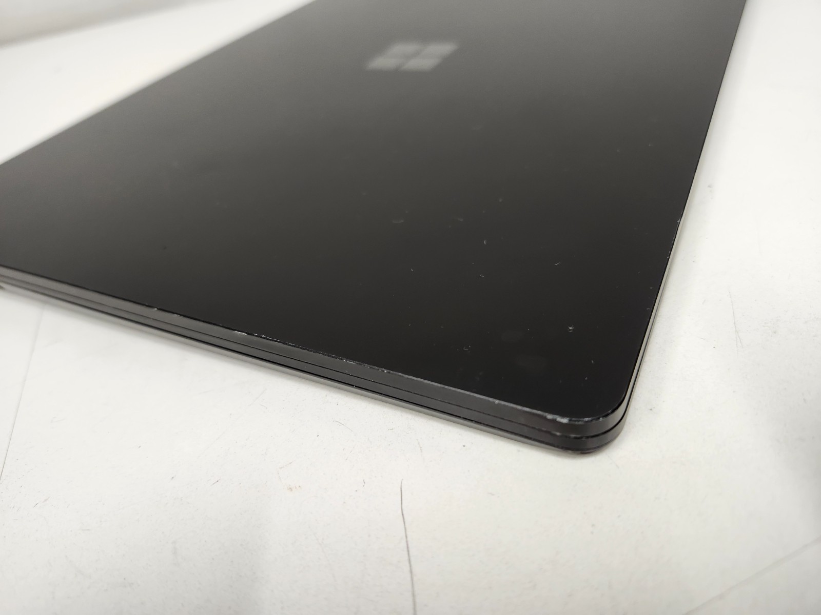 Microsoft Surface Laptop 4 13.5″ Touch i7-1185G7 32GB RAM 1TB NO OS NO PSU