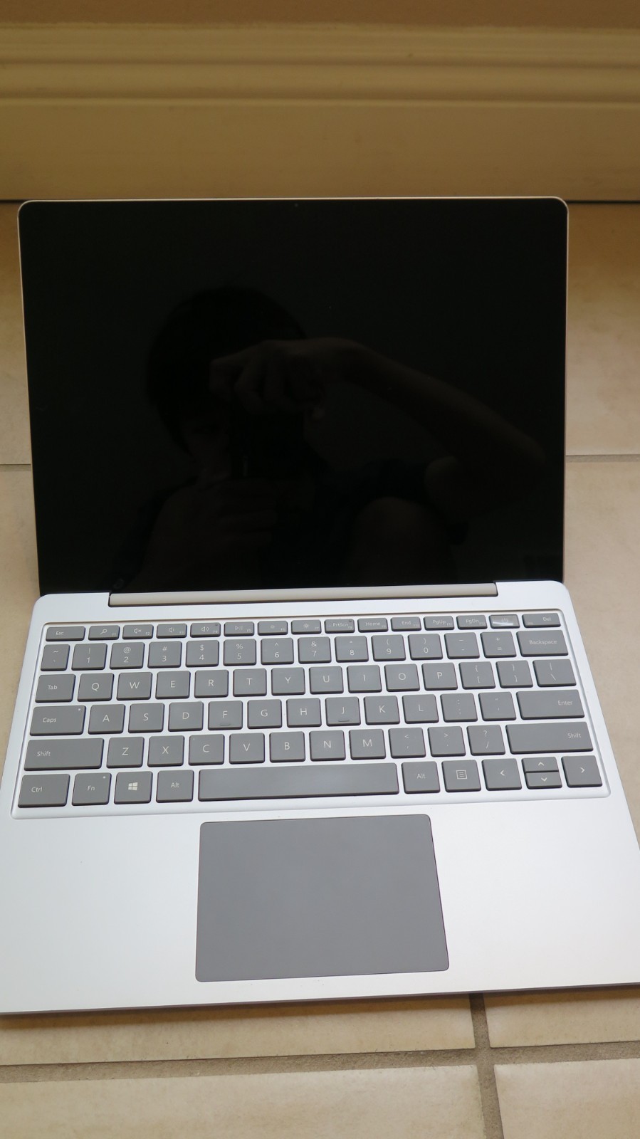 *FREE SHIPPING* Surface laptop Go 512GB SSD 12.4″ i5-1035G1 8GB RAM Win 11 no os