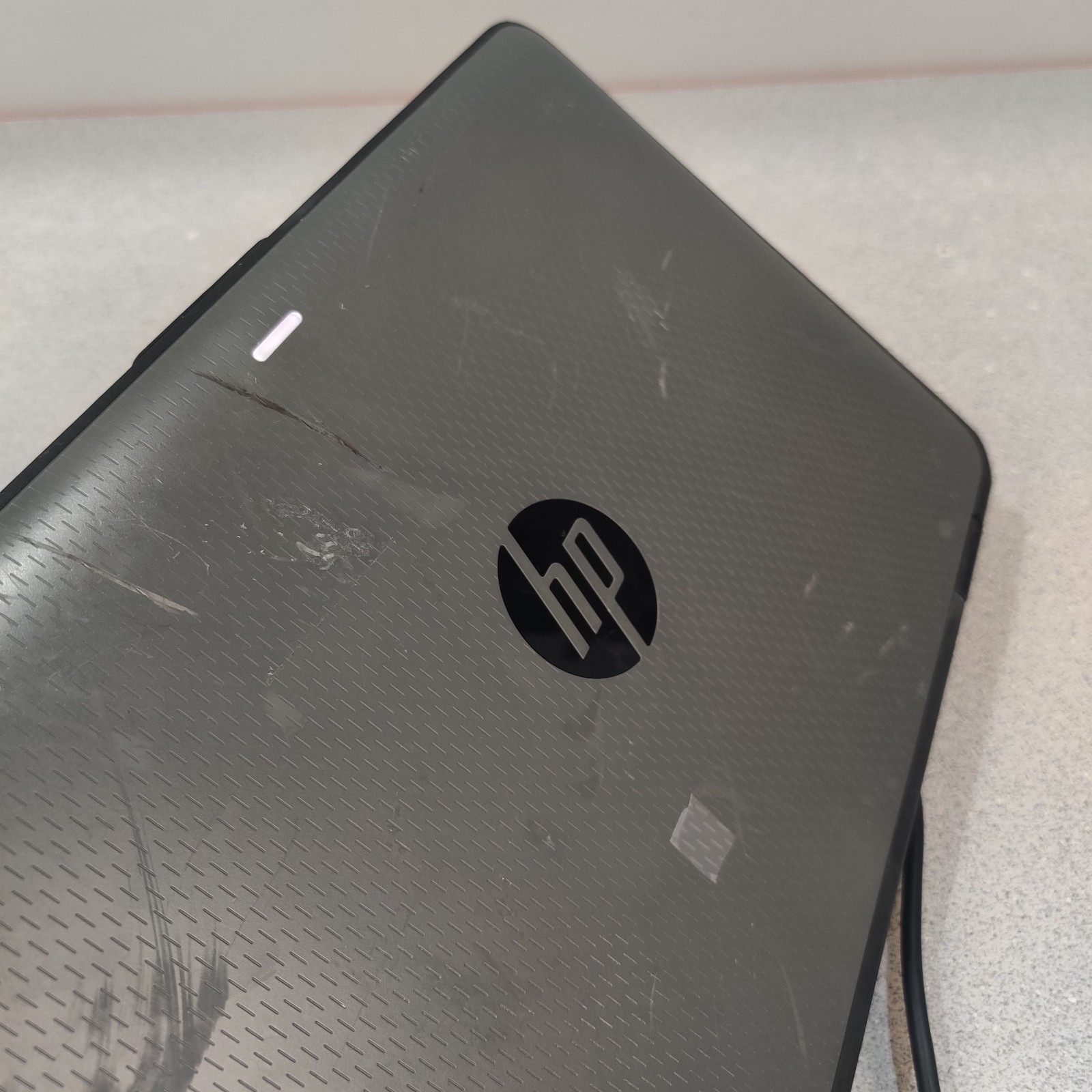 HP ProBook x360 11 G2 EE, Core-m3-7Y30 8GB NO SSD/OS/AC ADAPTER (LOOSE LID)