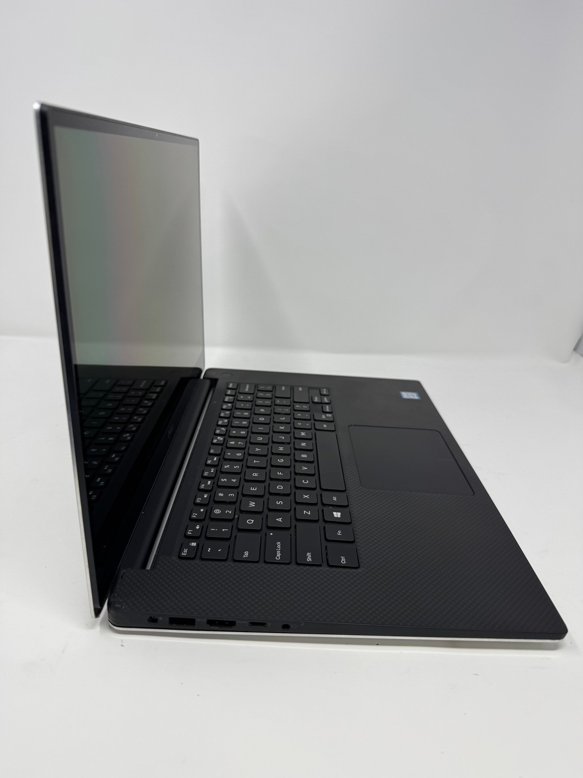 Dell XPS 15 7590 i7-9750H 16GB 480GB NVMe SSD NVIDIA GeForce GTX 1650 Grade B