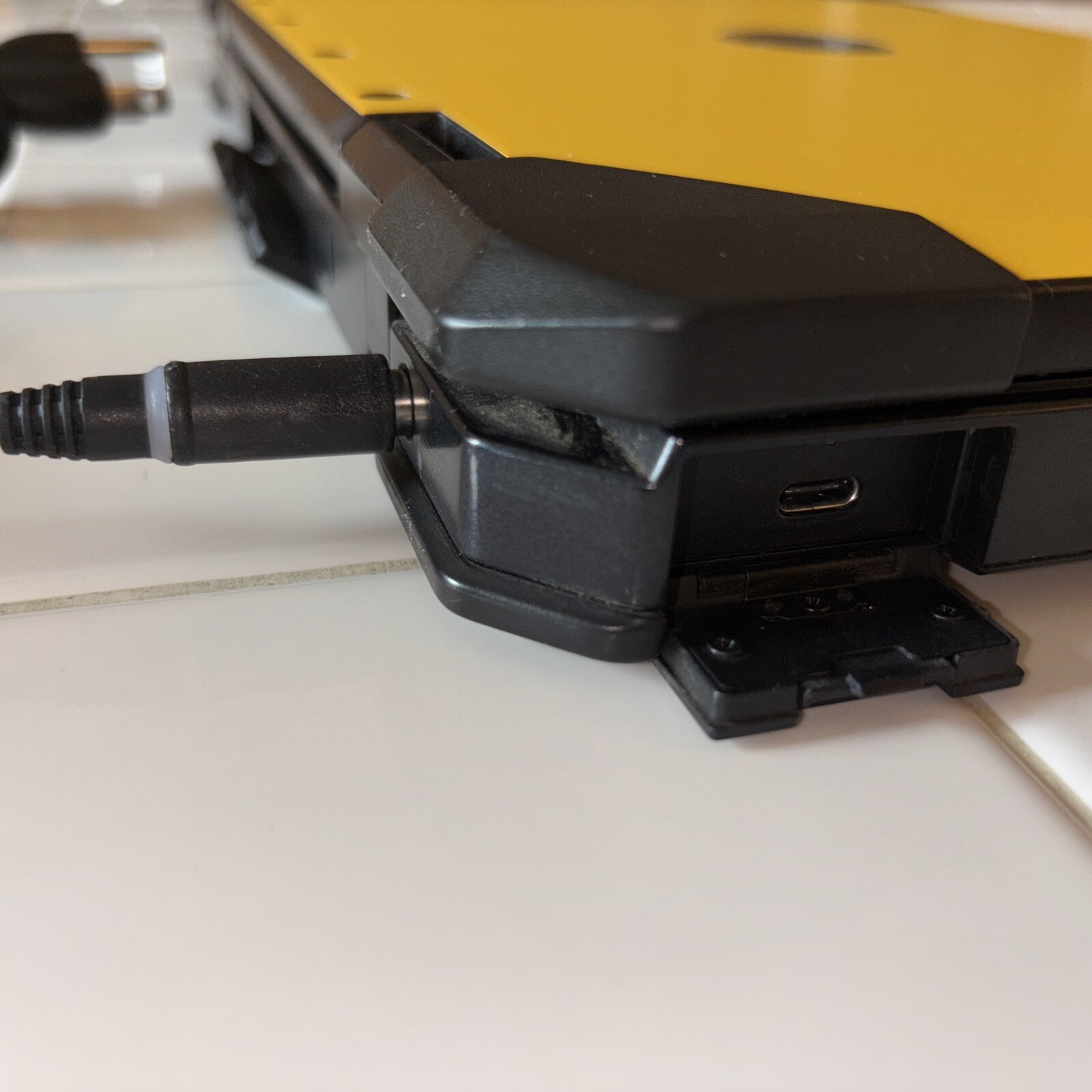 DELL RUGGED 5420 i5-6600U up to 32GB RAM 2TB SSD Toughbook DeWALT Yellow