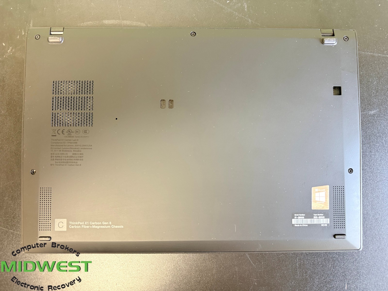 Lenovo ThinkPad X1 Carbon Gen 8 i7-10610U 1.8GHz 16GB RAM No OS/HDD/SSD
