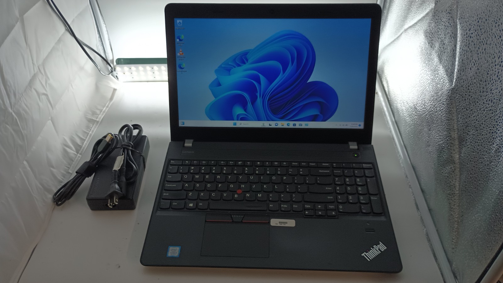 7302 ThinkPad E570 w/charger.i3-7100.Optical.8GB.500GB HDD.15.6″ .W11 Pro.Nice!!