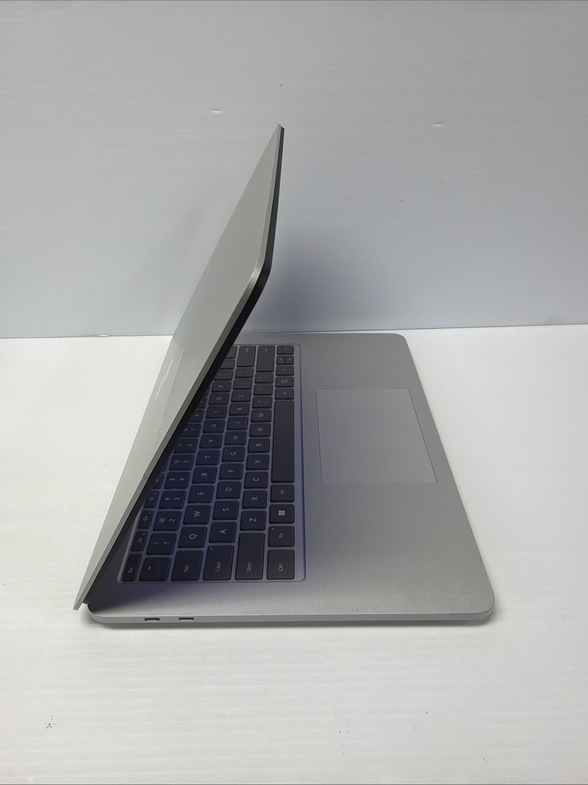 Microsoft Surface Laptop Studio 14.4″ Touchscreen Laptop i5-11300H 16GB RAM 256G