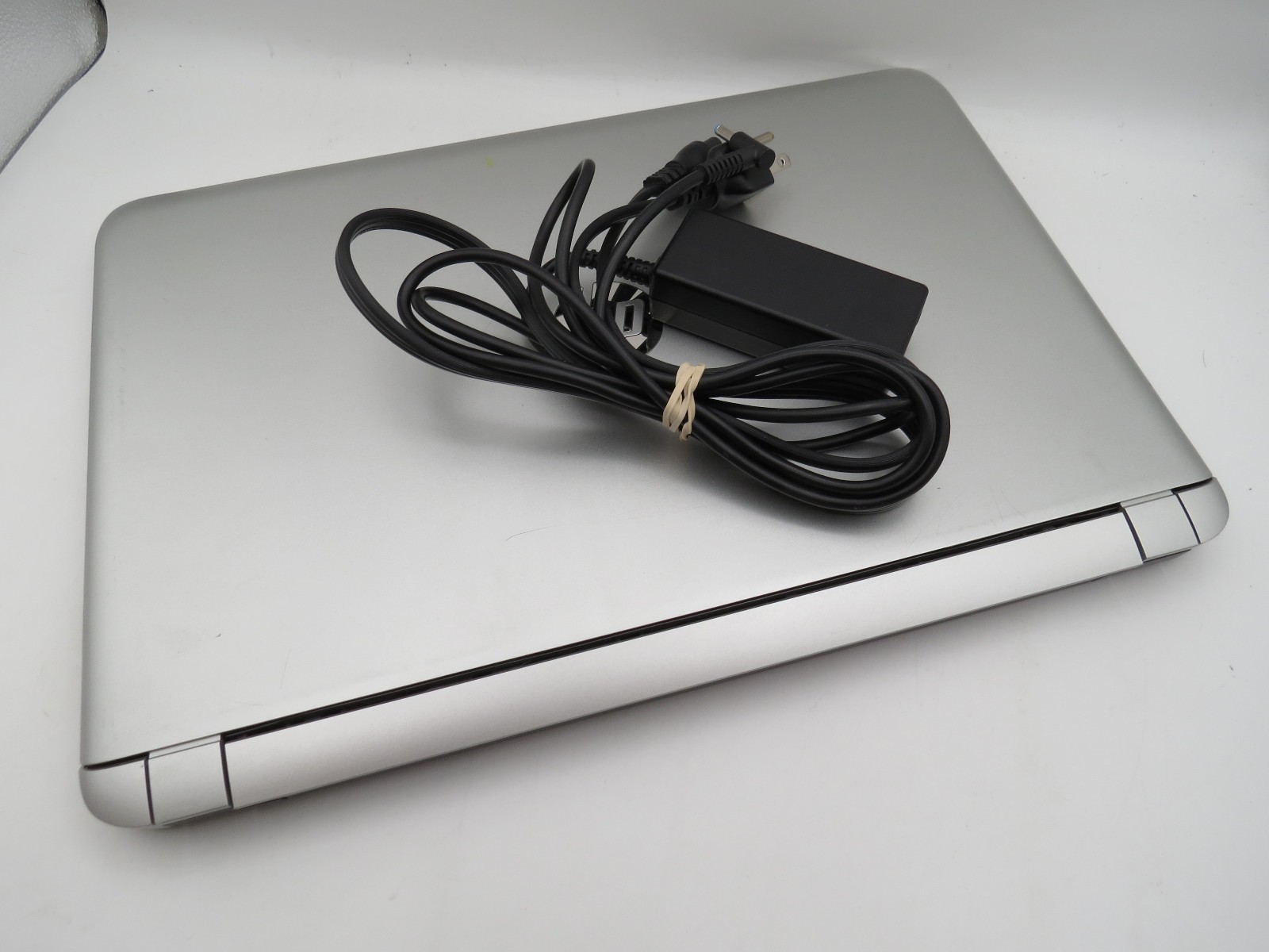 HP Pavilion 15-ab262nr | i7-6500U @ 2.5GHz | 8GB DDR3 | 256GB SSD | No OS