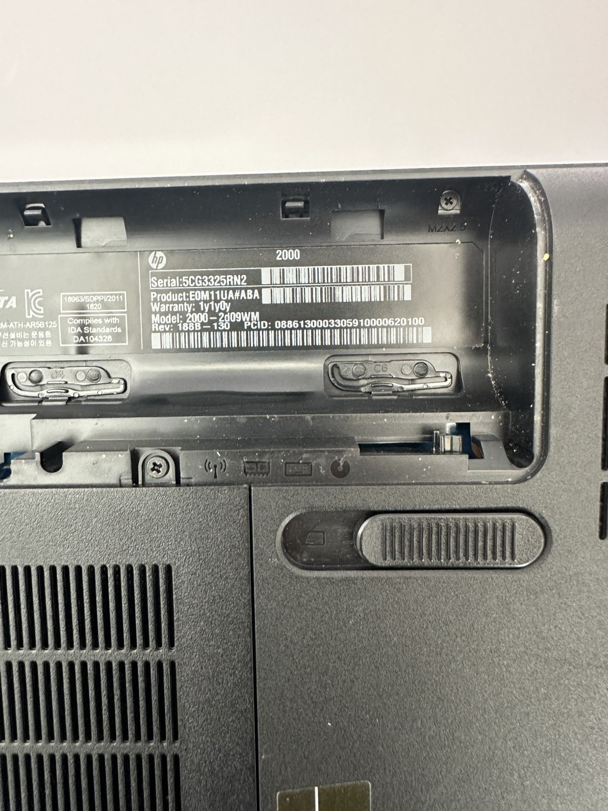 HP 2000-2D09WM With Battery /UNTESTED! UNKOWN!