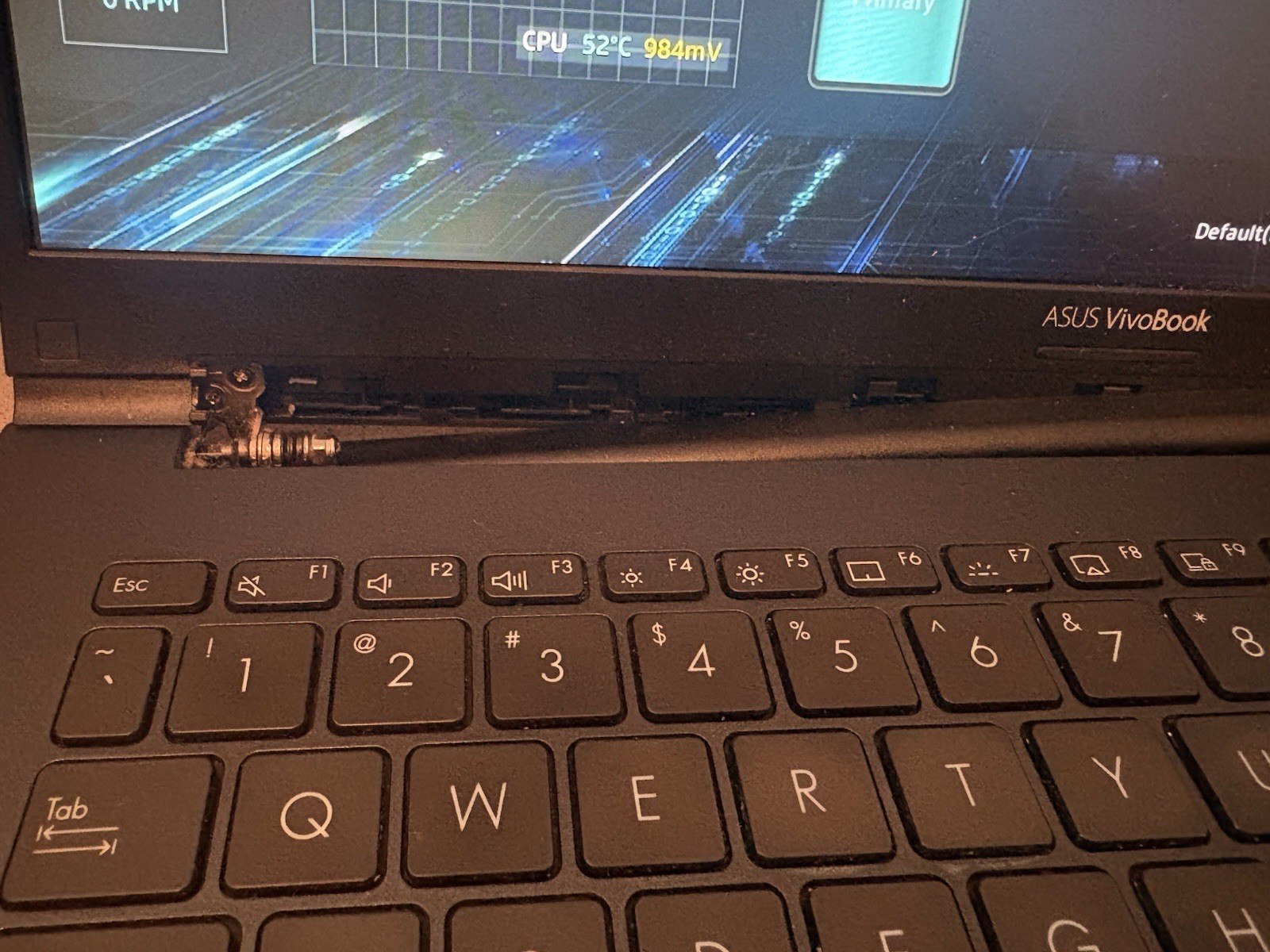 ASUS VivoBook 15 F513EA i5-1135G7 8GB NO SSD/Charger Broken Hinge – PARTS/REPAIR