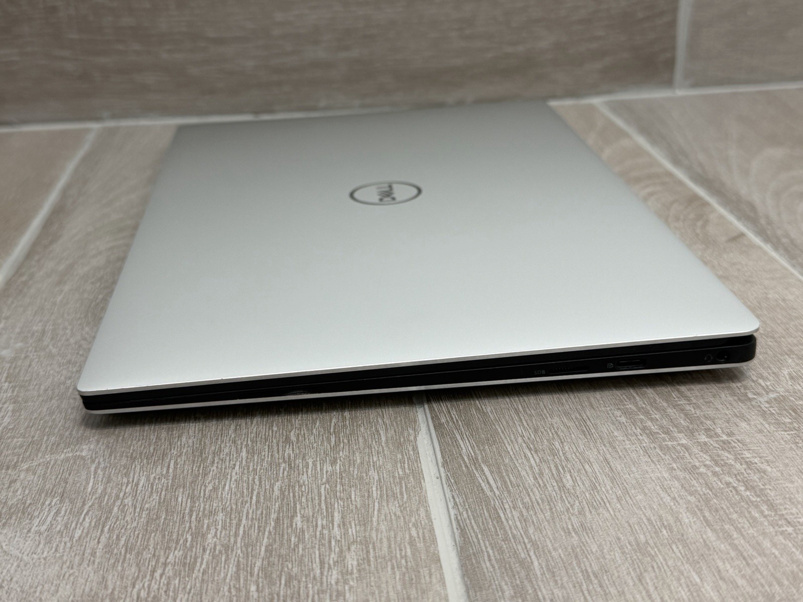 Dell XPS 13 7390 13.2″ Core i7-10510U 8GB RAM 256GB NVMe SSD Win-11