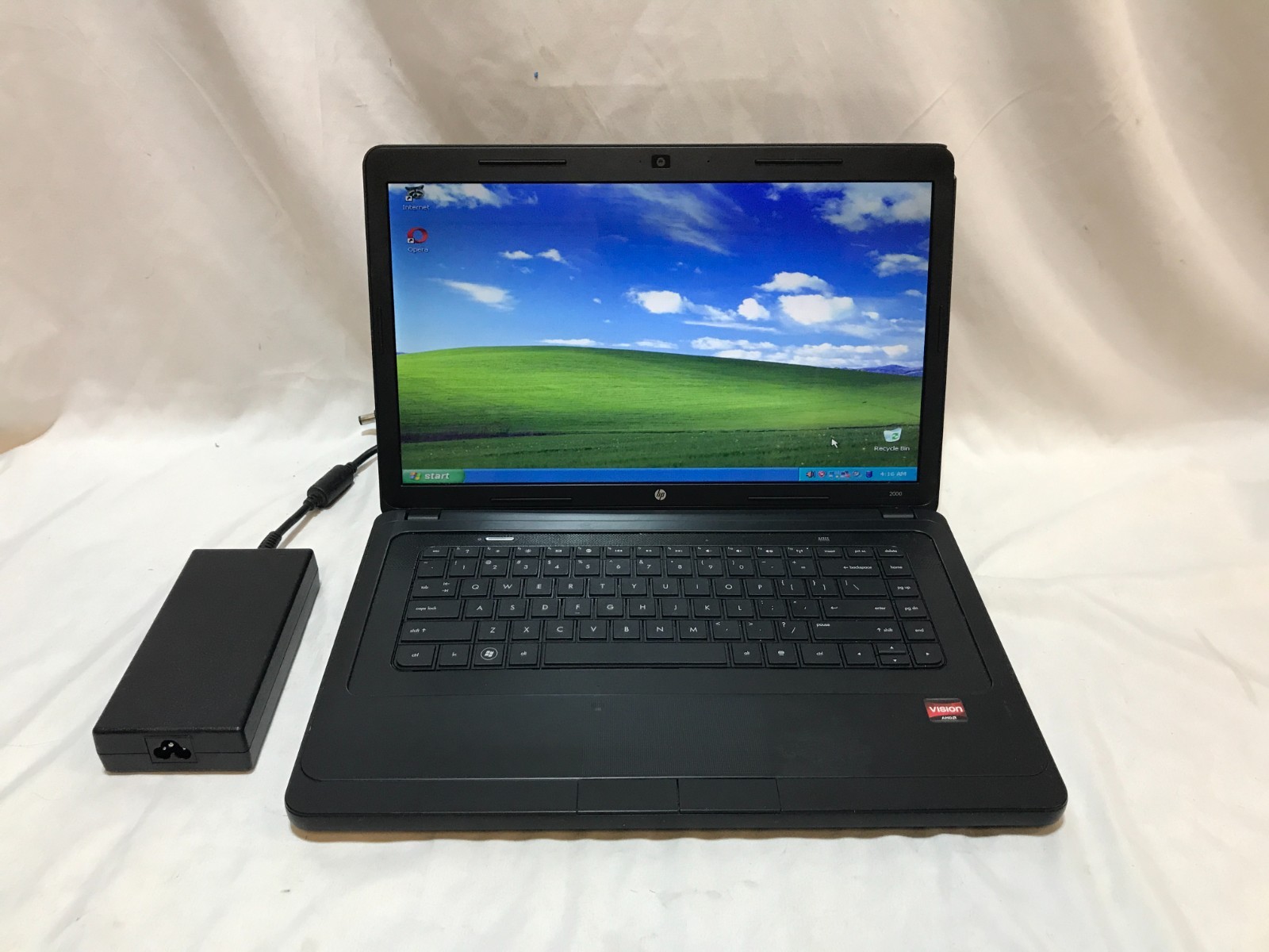 HP 2000 Notebook Laptop AMD E-350 3GB Serial Windows XP Charger 320gb / 16″
