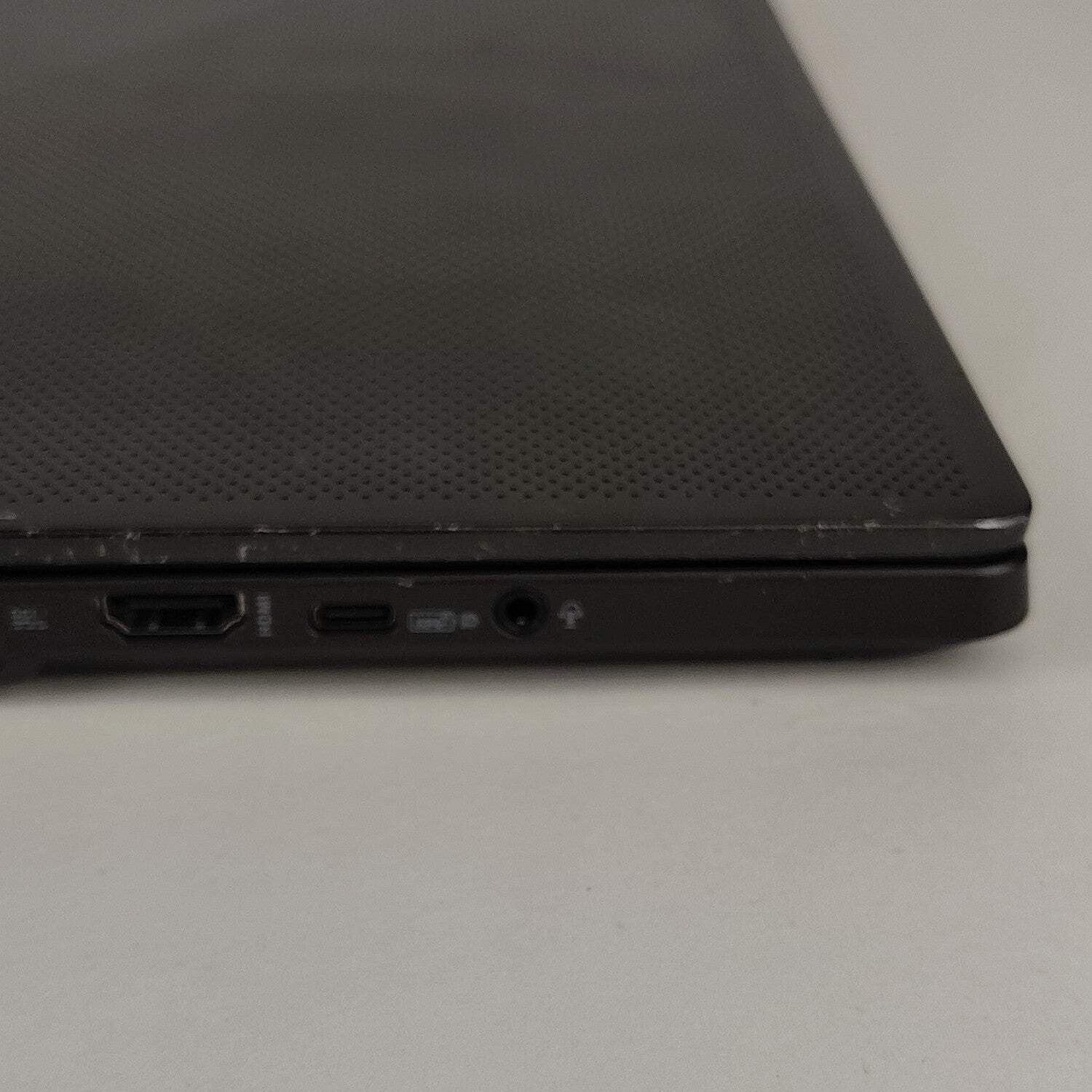 Asus ROG Zephyrus G14 GA401Q Ryzen 7 5800HS 8GB RAM 512GB SSD GeForce GTX 1650