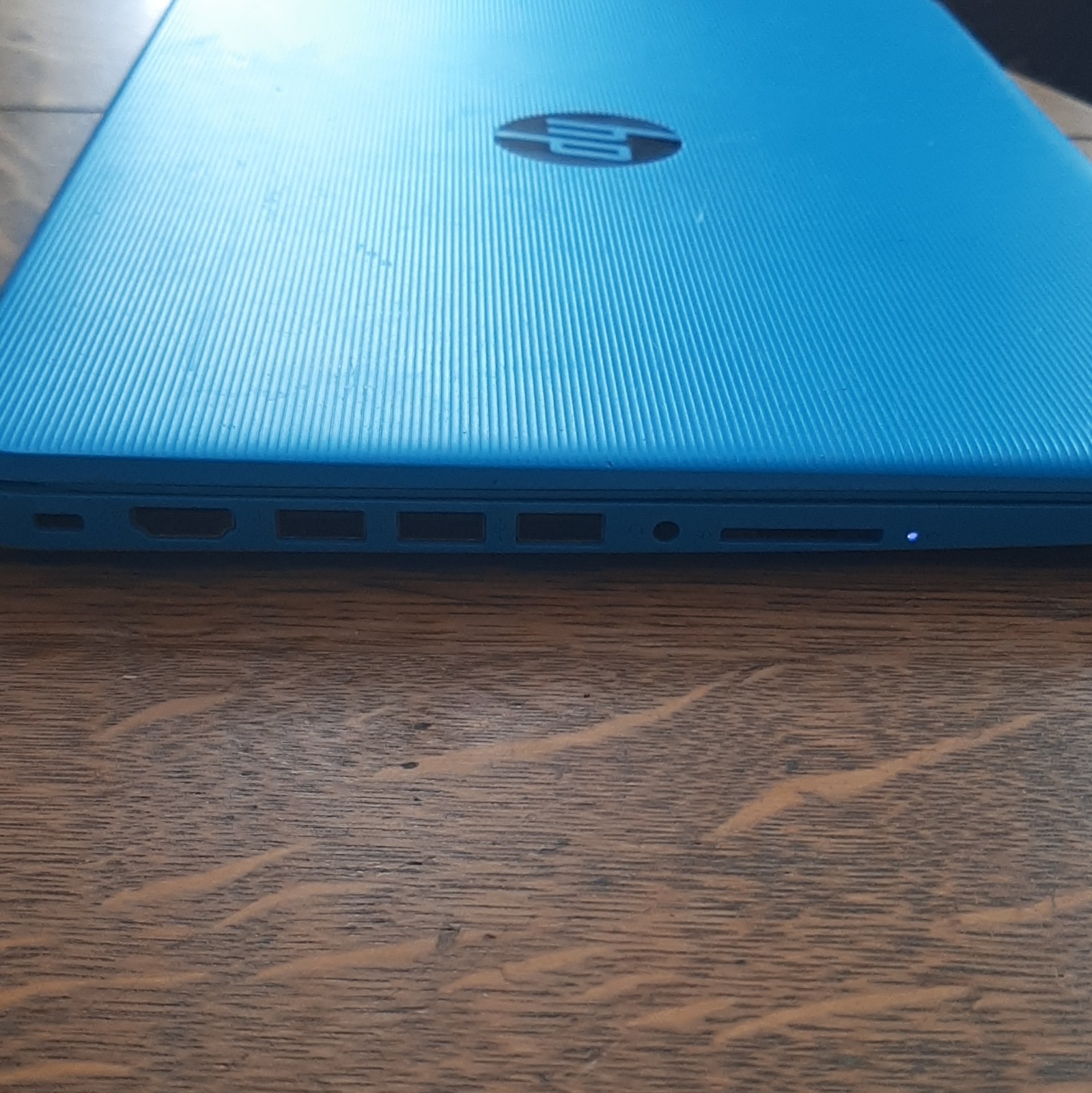 HP Stream 14-ax010nr 14in Intel Celeron 4GB RAM 32GB eMMC Blue