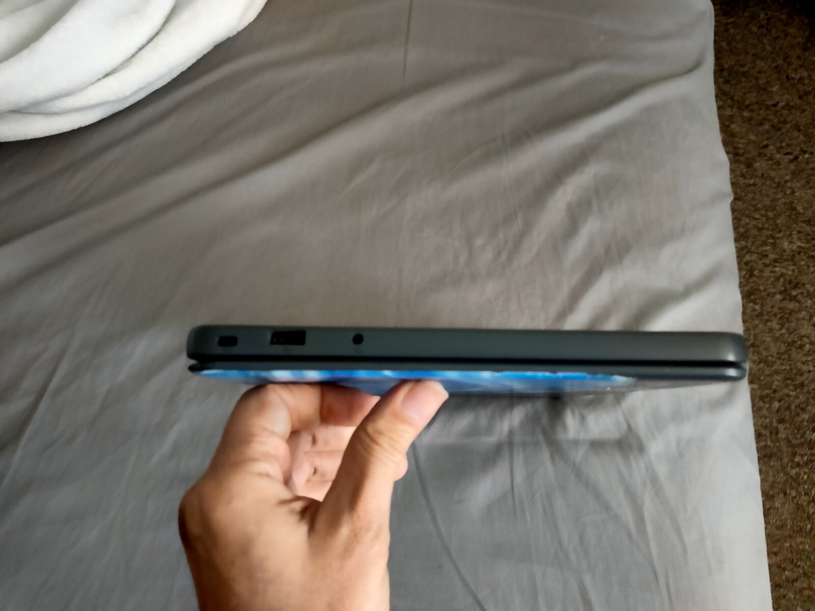 samsung notebook xe501c13 chrome good battery no charger point on screen C Pho
