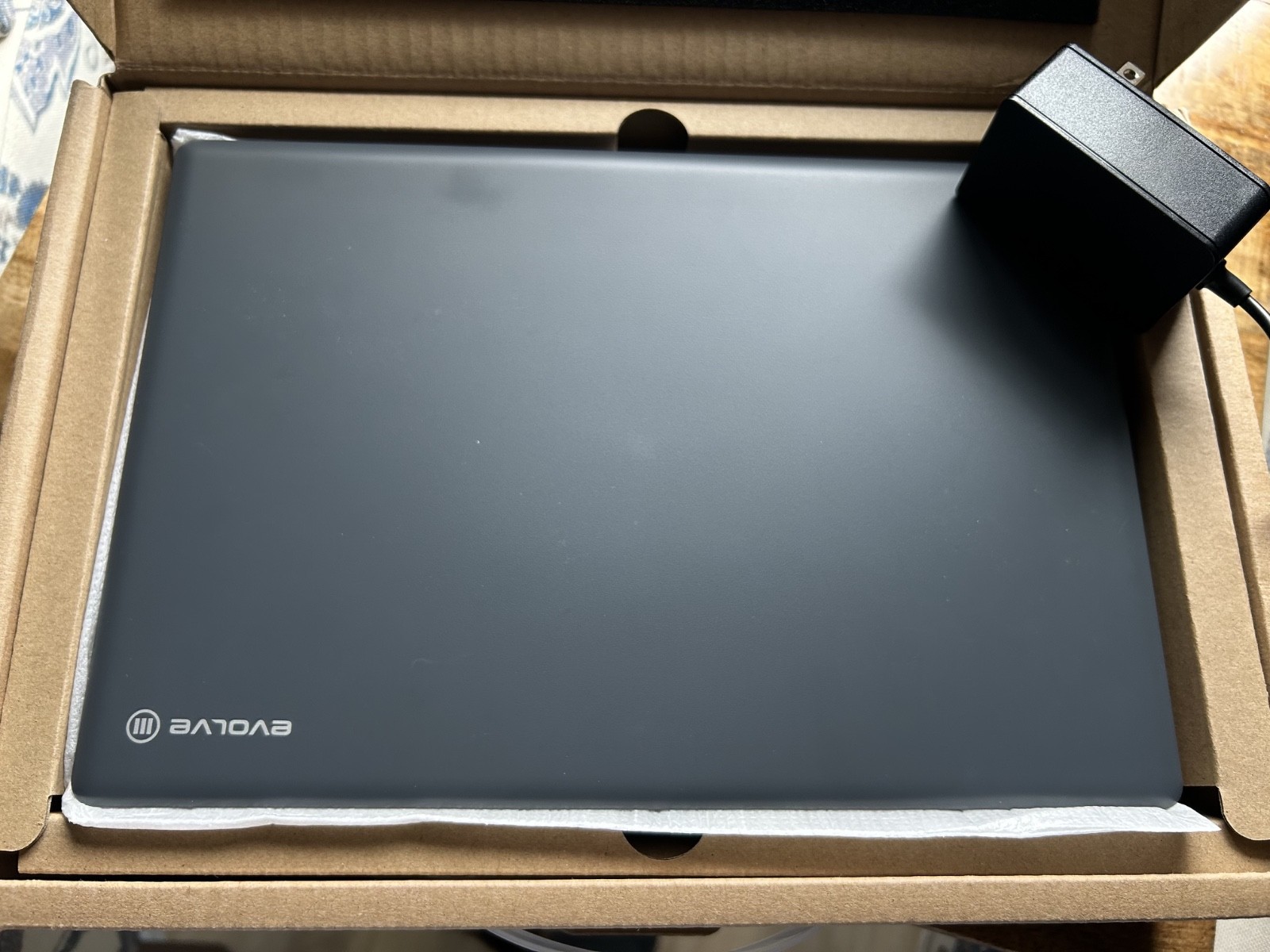 Evolve III Maestro E-Book 11.6” 64GB eMMC Celeron N3450 4GB RAM Win 10 Laptop