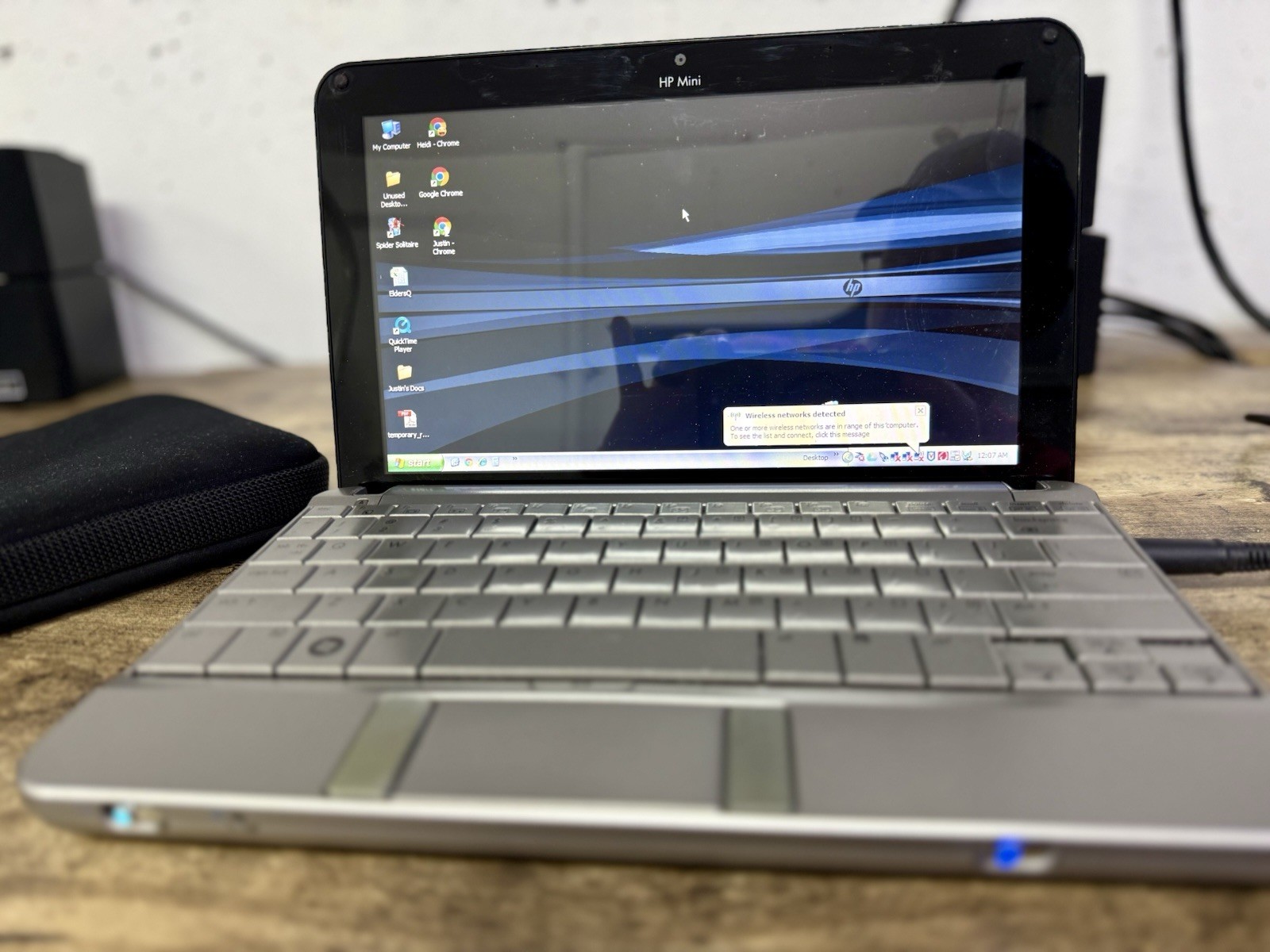 HP Mini 2140 Netbook Intel Mobile CPU 2GB RAM 160 GB HDD Wi-Fi Windows XP