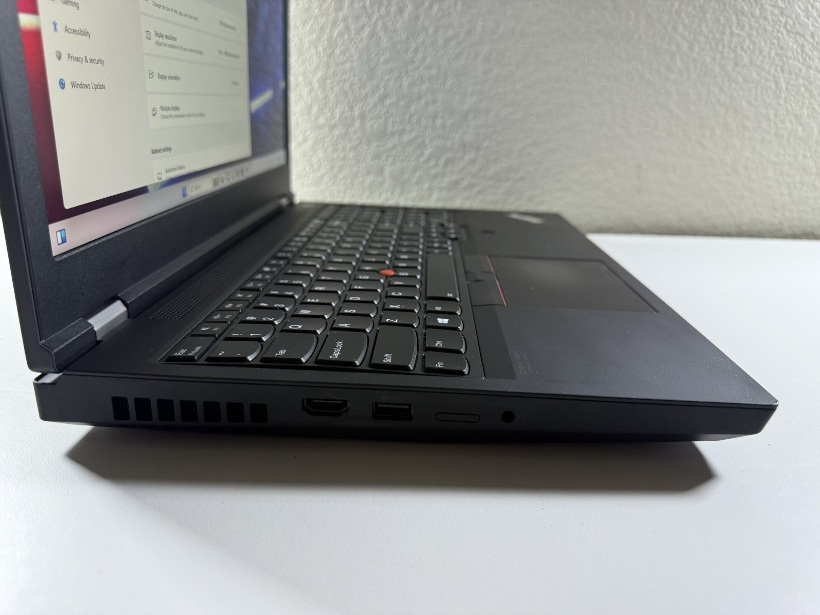 LENOVO THINKPAD P15 GEN 1 | CORE I7-10850H 512GB 16 GB RAM WIN 11 NVIDIA T1000
