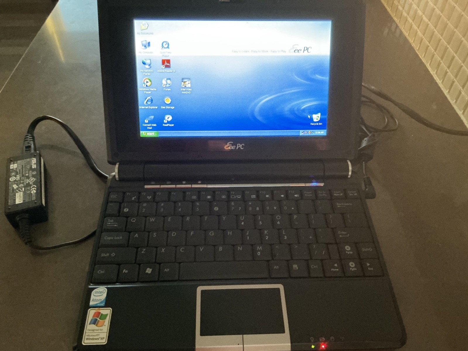 ASUS Eee PC 904HA 8.9-inch Netbook Intel Atom N270 1GB DDR2 RAM 160GB HD Win XP