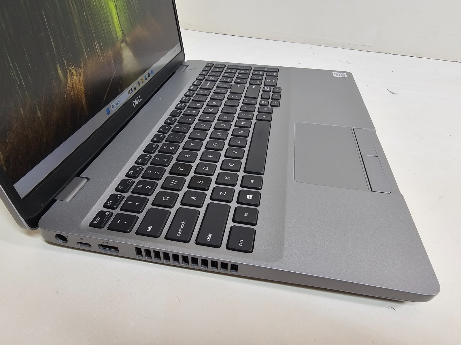 Dell Precision 3550 Laptop – 1.7 GHz i5-10310U 16GB 256GB SSD Webcam 15.6″