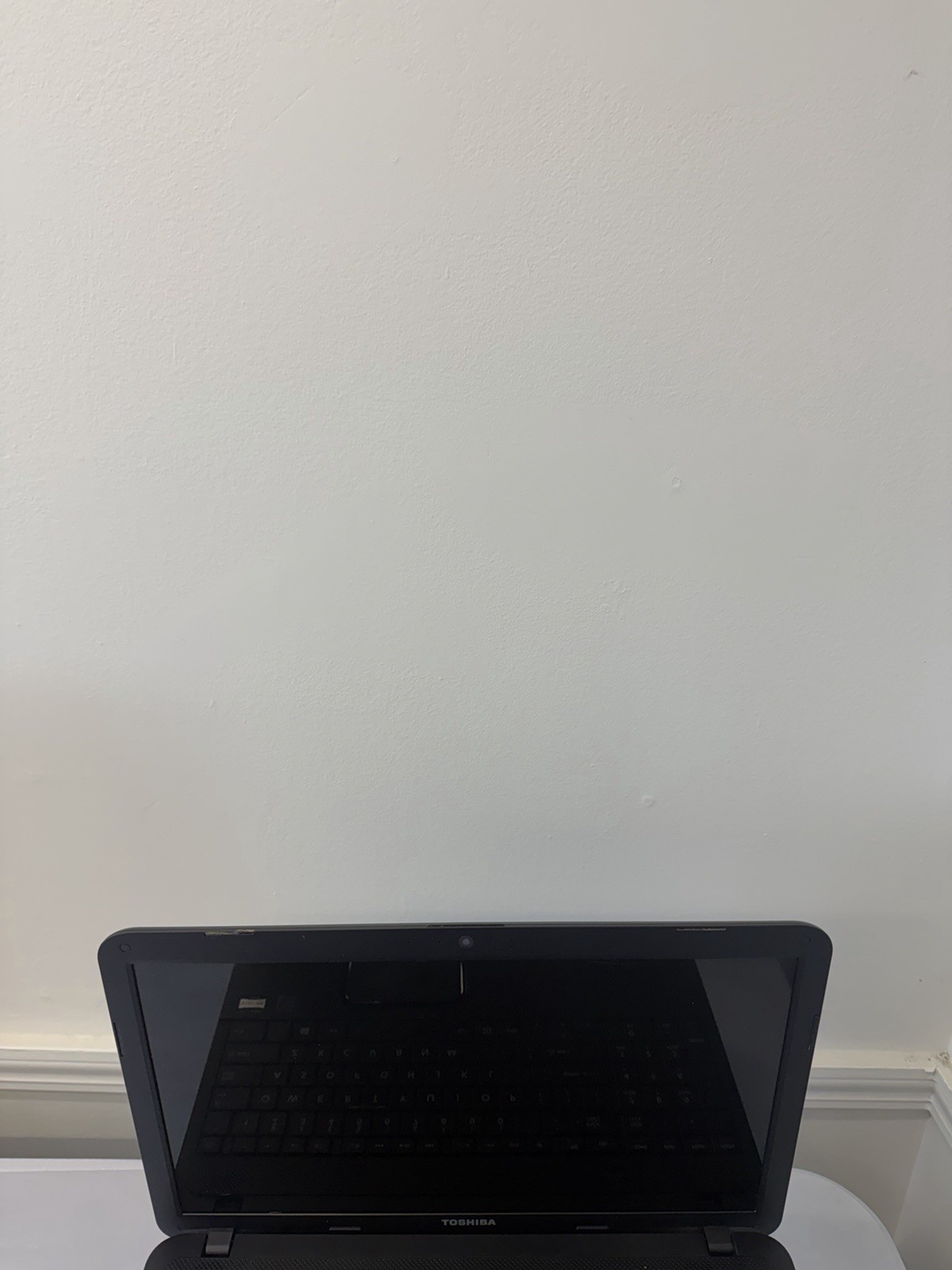 Toshiba Satellite Laptop – Good Screen – AMD E-300 – Read Des