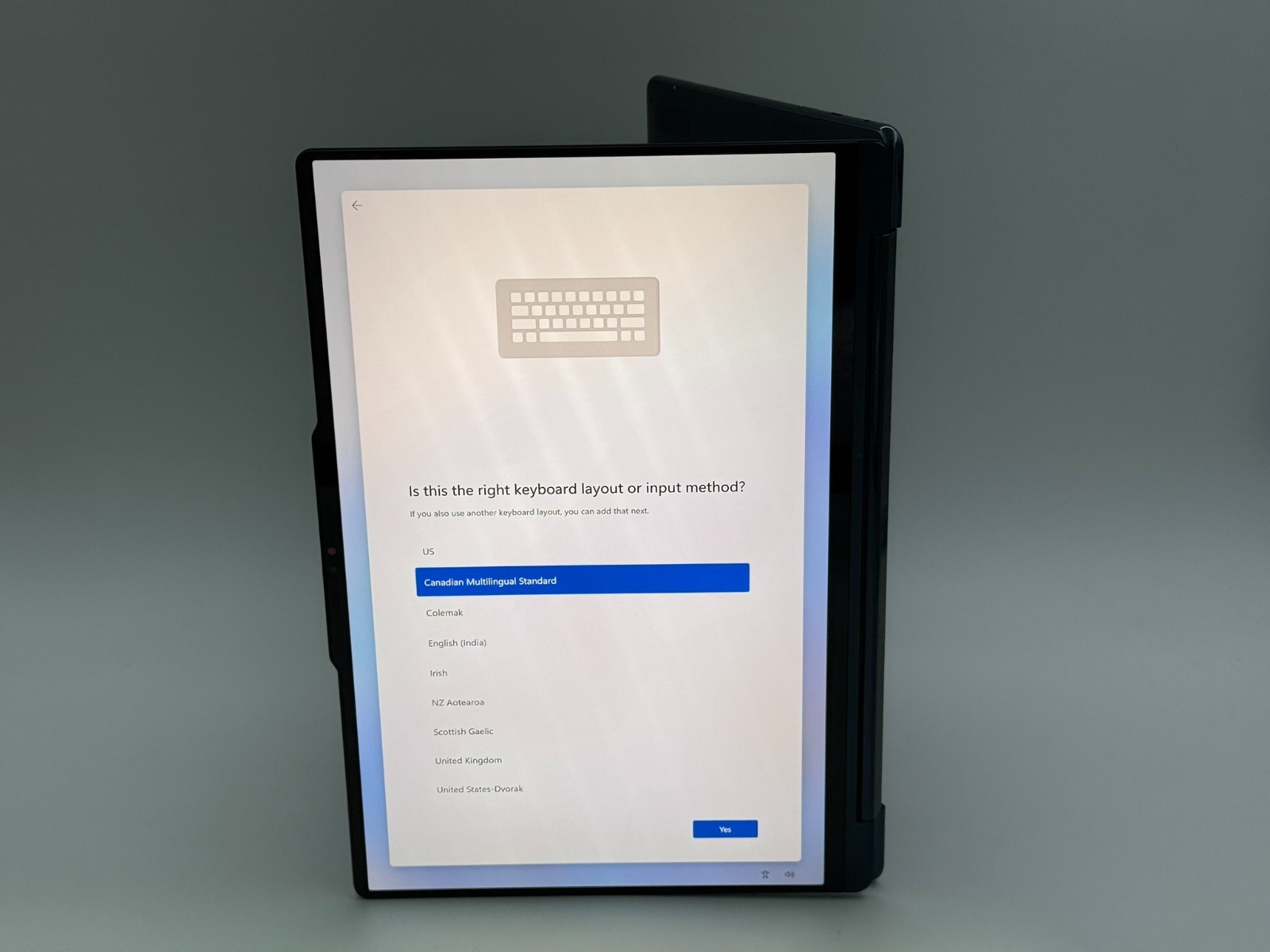 Lenovo Yoga 9i 2-in-1 Aura Edition 14″ 3K 120Hz OLED Touch Ultra 7 258V 32GB 1TB