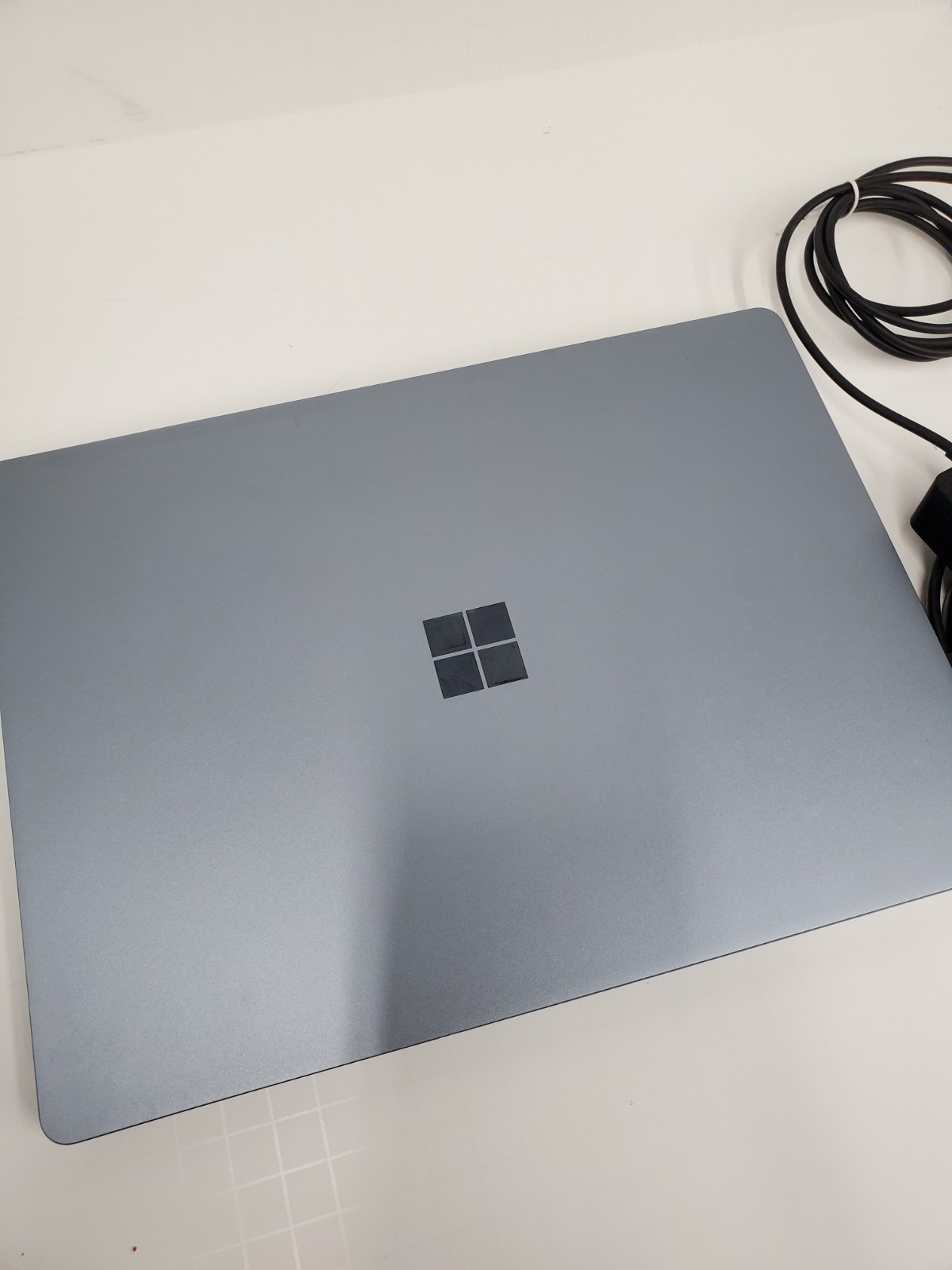 Microsoft Surface Book Go Laptop – 128GB i5 A1943 8GB RAM- 12.4in TouchScreen