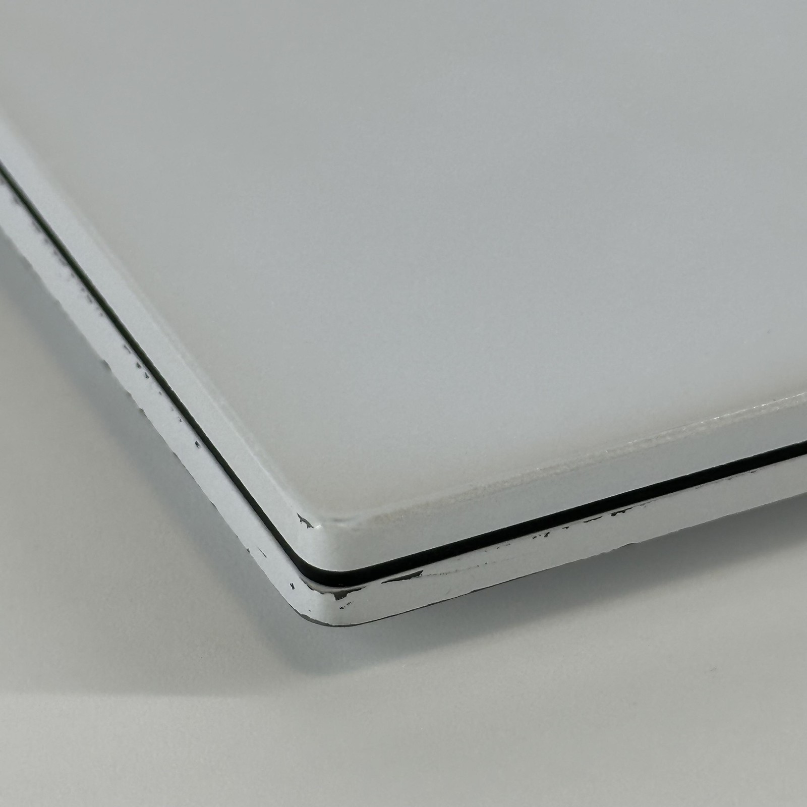LG Gram 14 White FHD+ 1.7 GHz i5-1240P 8GB 512GB SSD Good