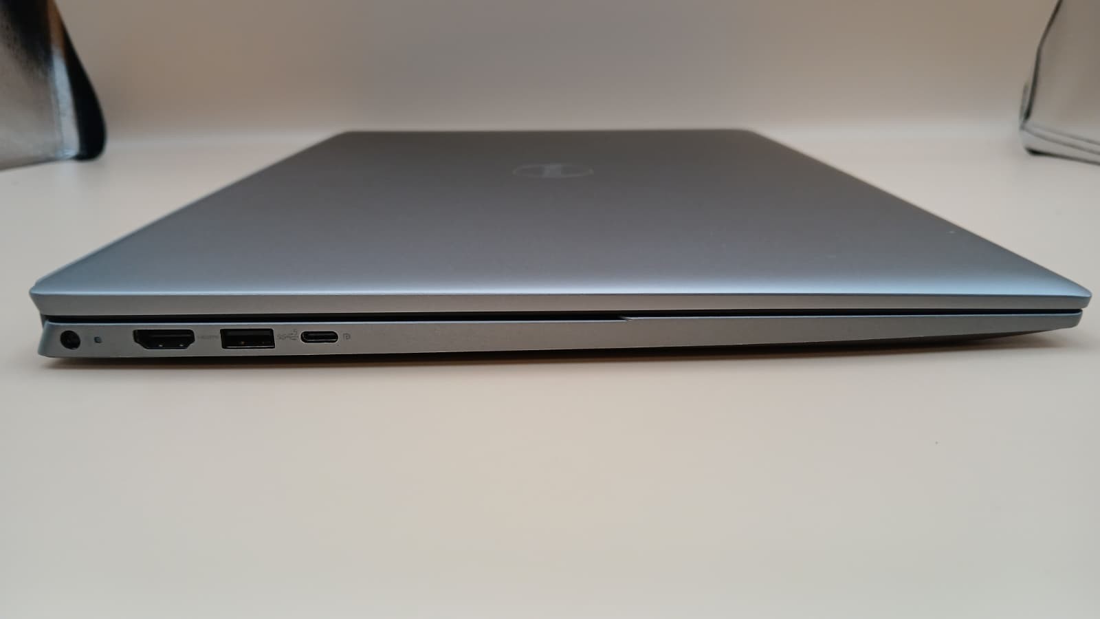 Dell Vostro 5620 16″ i5-1240P 16GB RAM 512GB SSD Win11 Pro Business Laptop