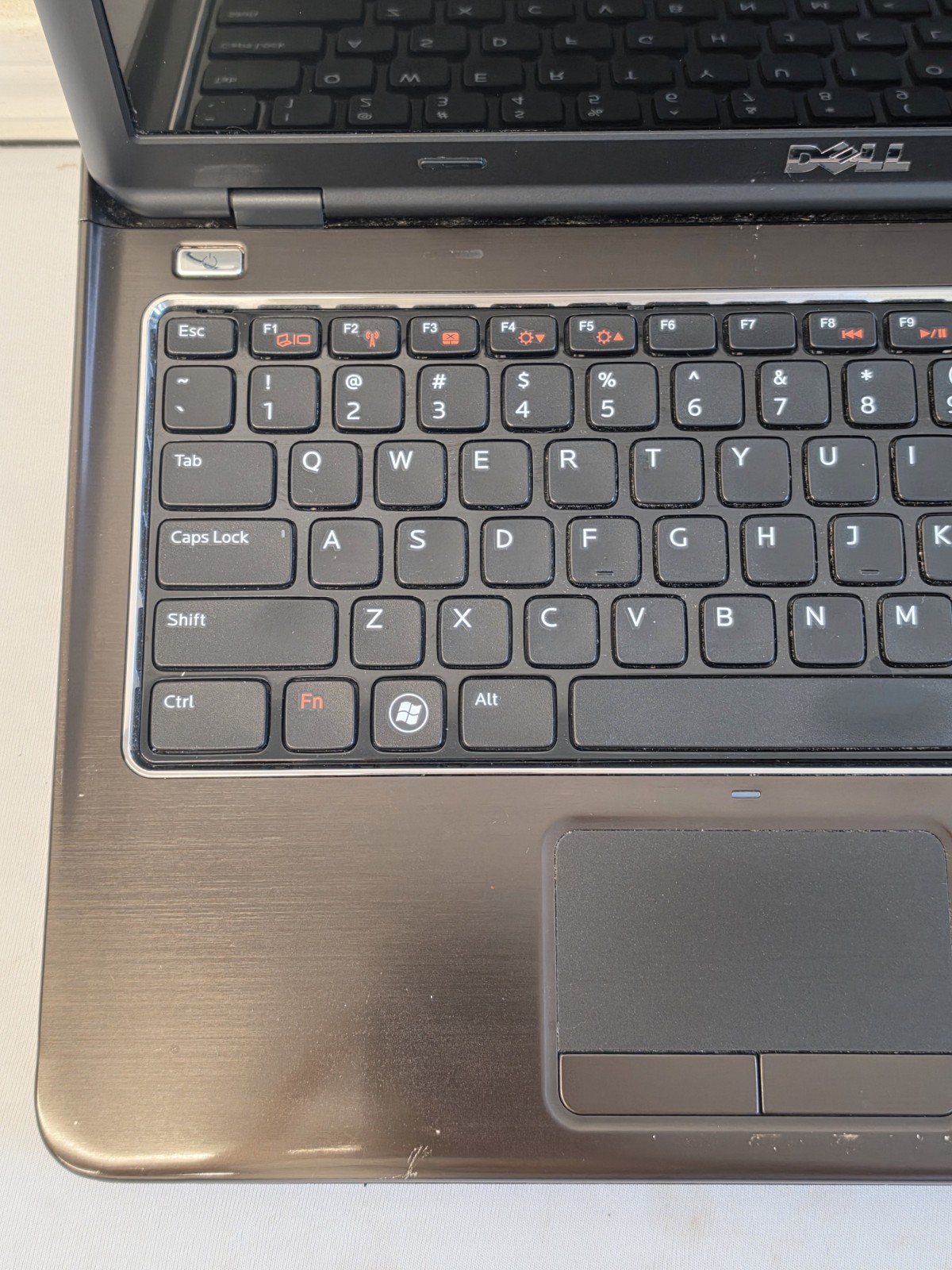 Dell Inspiron N411Z Laptop – Intel i5-2430m – 6GB RAM 640GB HDD BAD BATT – READ