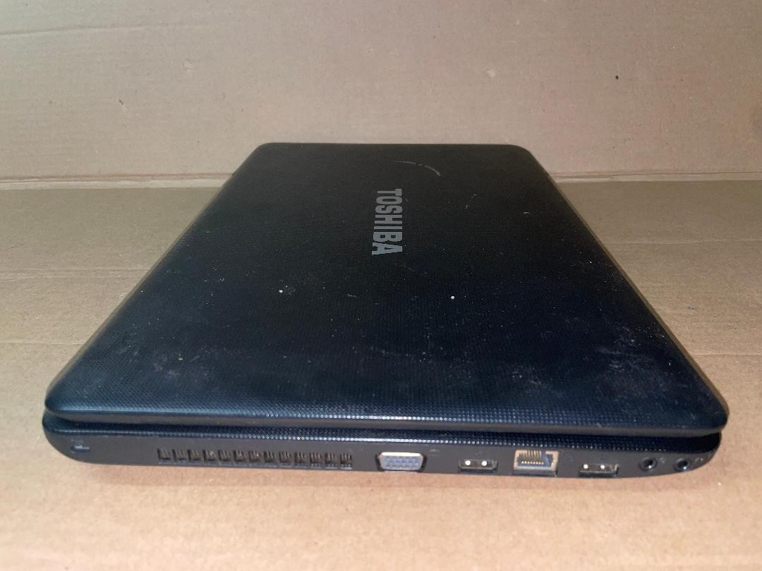 TOSHIBA SATELLITE C655-S5305. Core i3-2330M @ 2.20GHz. 4GB. NO HDD. READ.