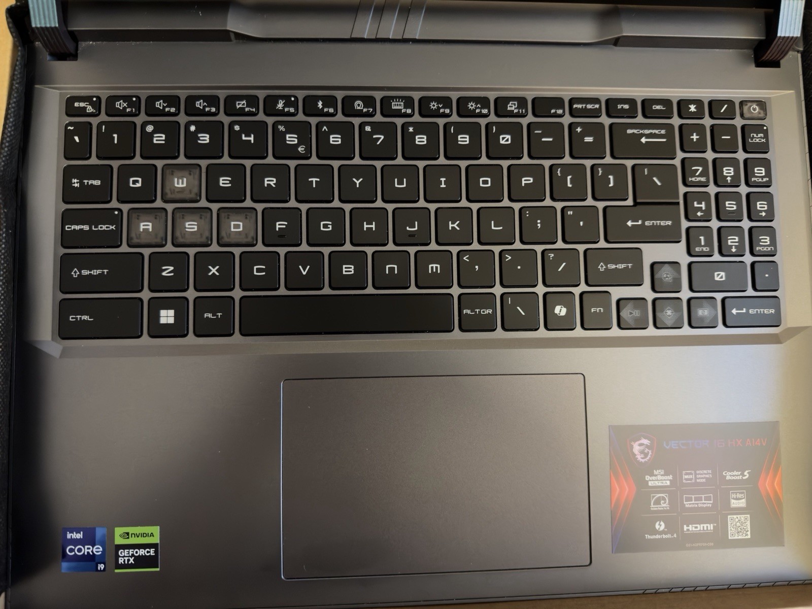 MSI Vector 16HX, 16″, NVIDIA RTX GEFORCE 4090, 32GB, 2 TB SSD – 4090 laptop