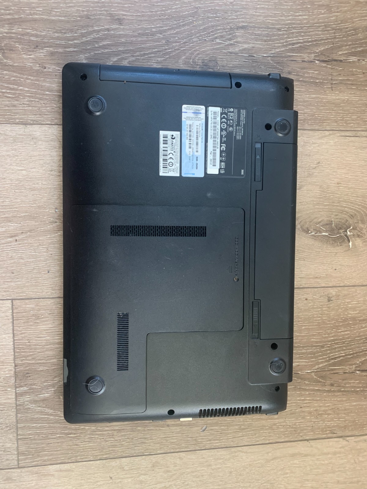 Samsung NP300E5A-A02UB 15.6″ Intel Core i3-2350M 2.30GHz 6GB RAM 320GB HDD Win10