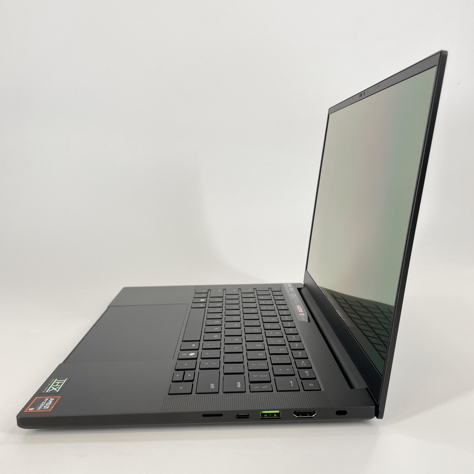 Razer Blade 14 120Hz QHD+ 2025 2.0 GHz Ryzen AI 9 365 32GB 1TB SSD RTX 5070