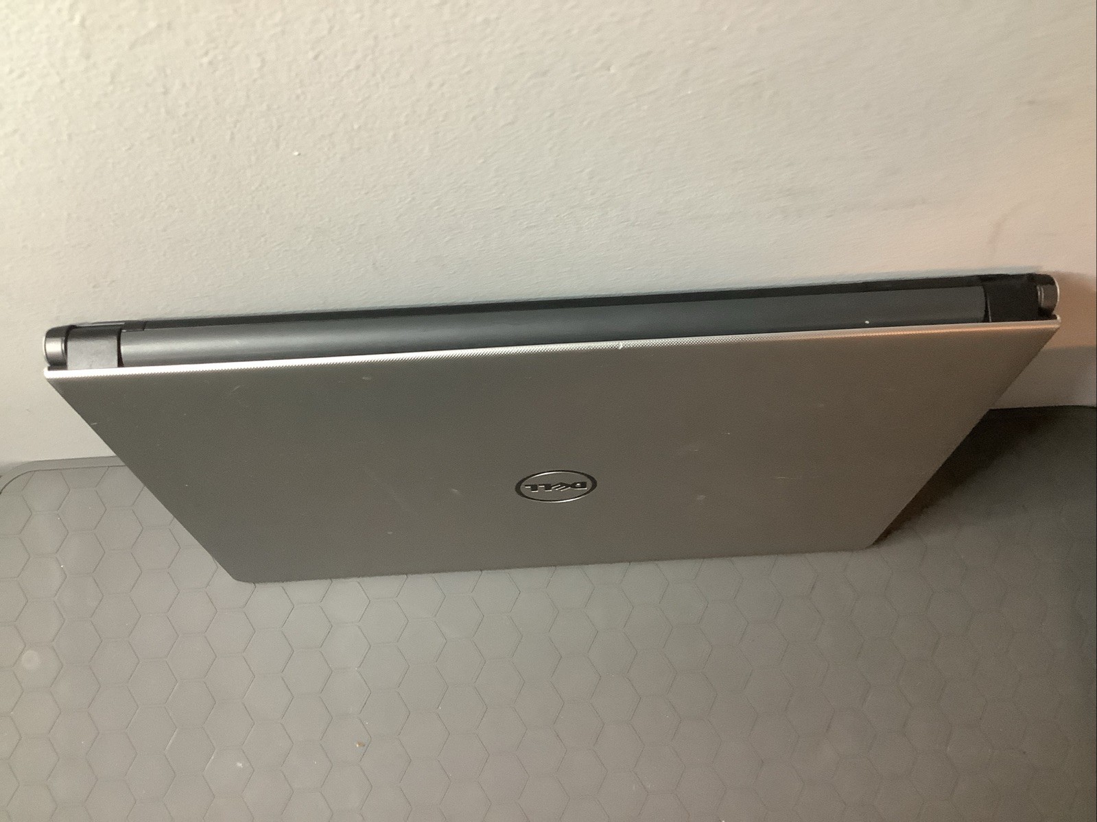 Dell Inspiron 15 5000 series- AMD E2-7110/4GB RAM/ 1000GB HDD/Linux Mint
