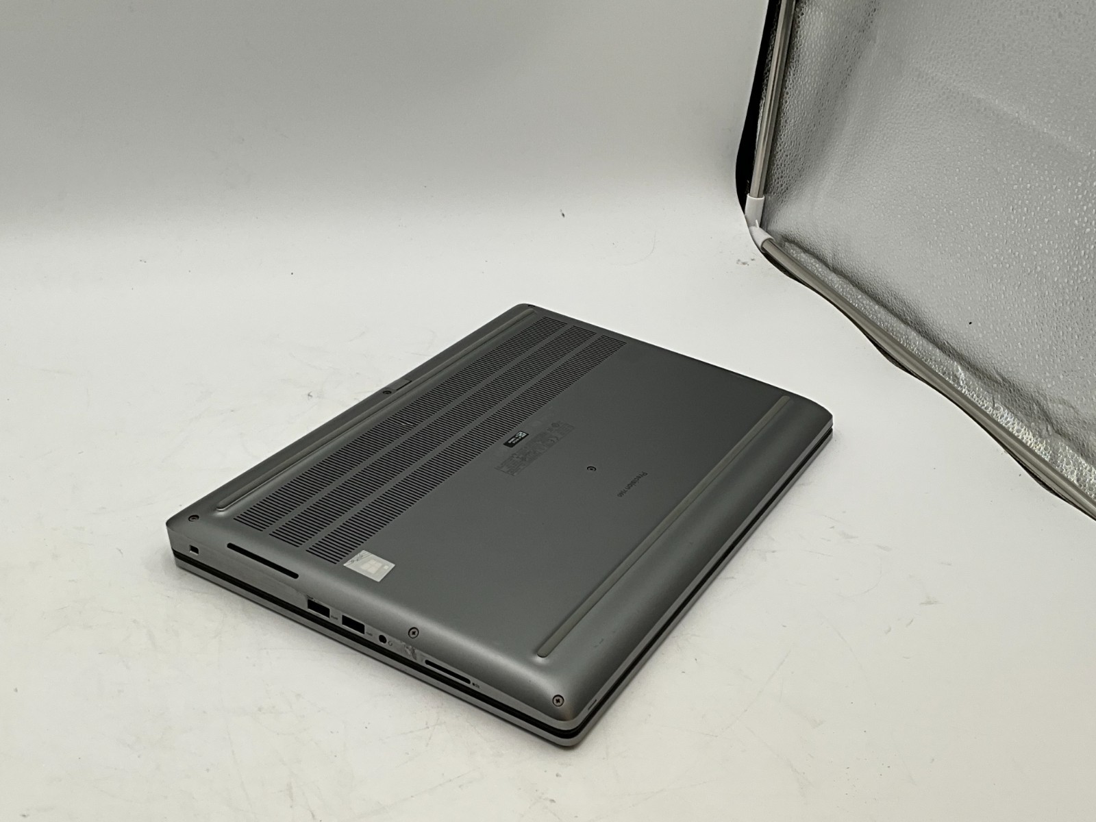 DELL Precision 7560 i7-11850H 2.50g 32GB 1TB T1200 15.6″ WIN11 Laptop 55VD2J3