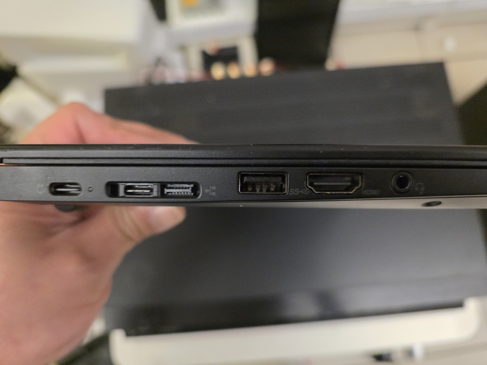 Lenovo X13 Lightweight 4G Sim Ryzen 5 8GB 256 SSD Windows 11 Pro Azerty Vgc