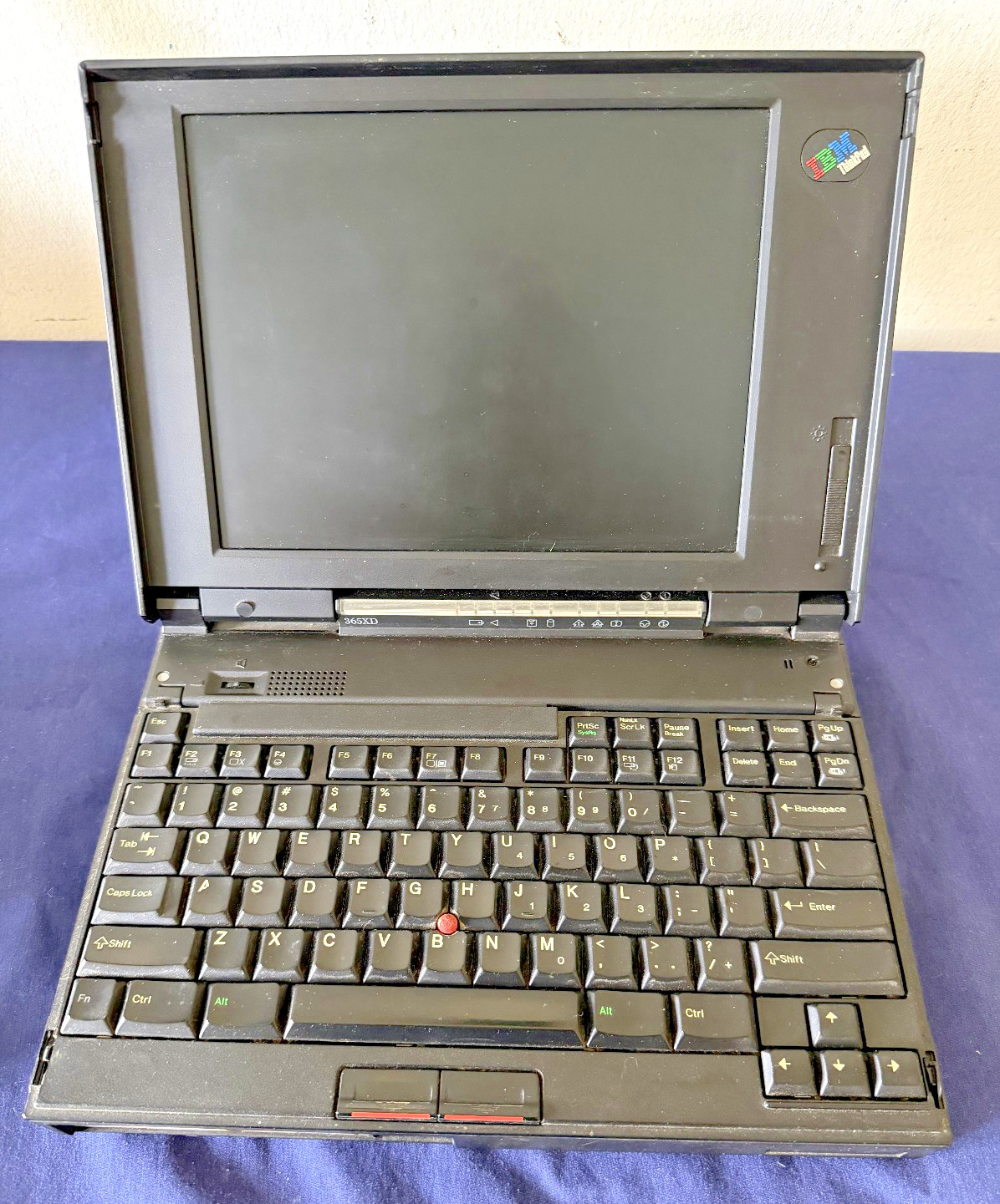 Vtg IBM Thinkpad Laptop Model 365XD w orig Charger & 3.5″ drive, needs HDD