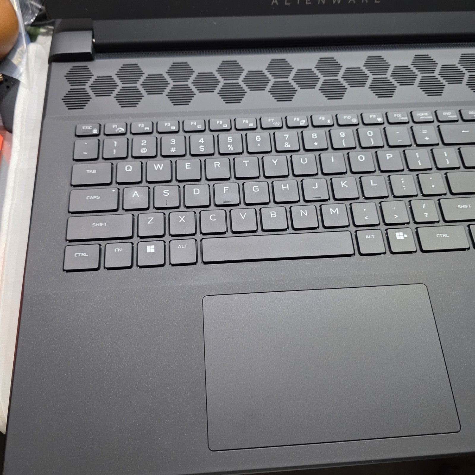 Alienware M18 R1 480Hz i9-13980HX 32GB 2TB SSD RTX 4090 175W 16G DDR6 CherryMX