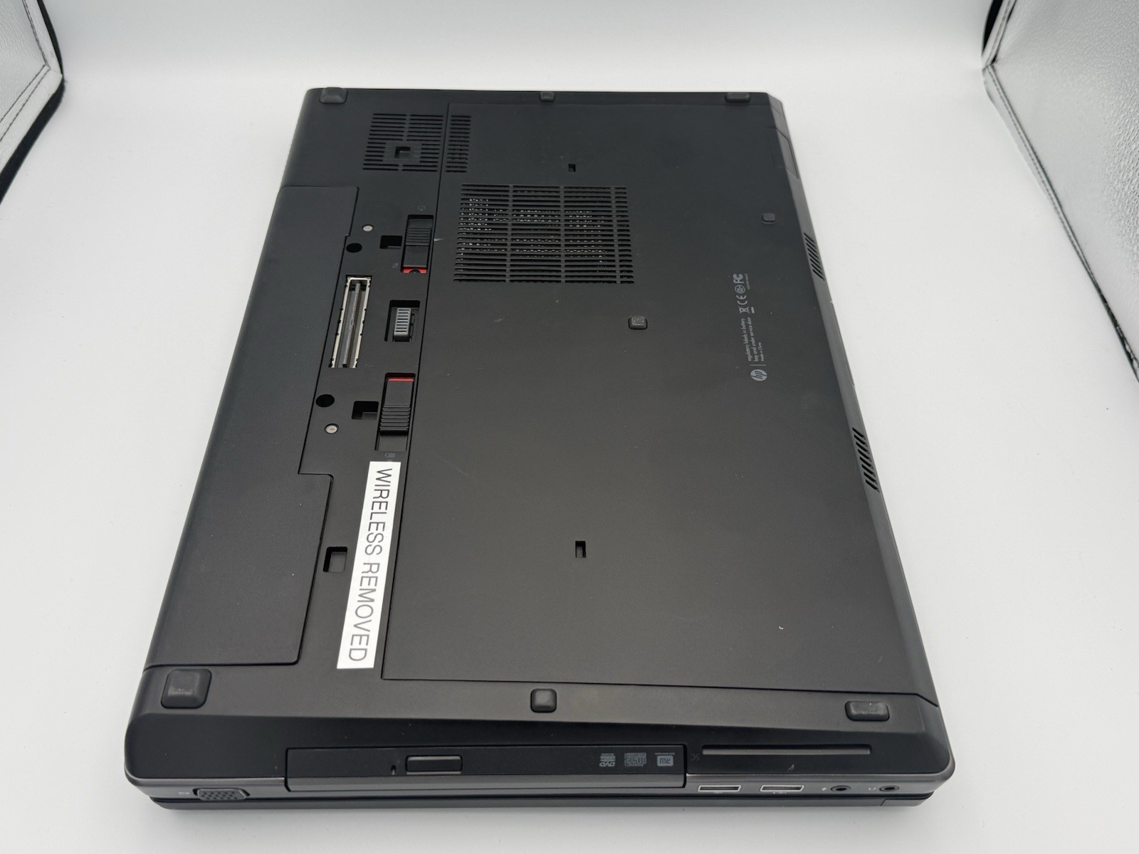 HP EliteBook 8770W 17.3″ MW i7-3740QM 2.7GHz|16GB|500GB|No AC|No Wireless
