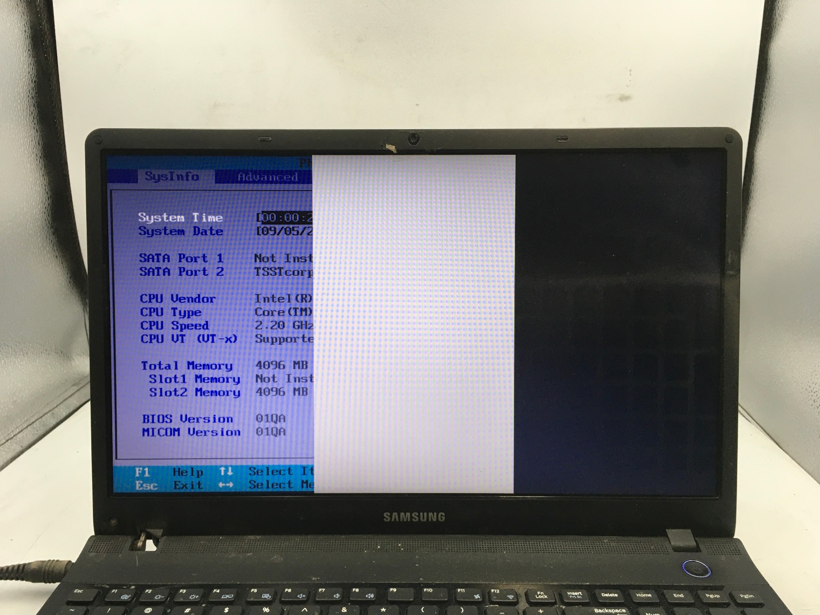 SAMSUNG 300E NP300E5A – FOR PARTS/BAD LCD – INTEL I3 2ND GEN – 4GB RAM -READ- BB