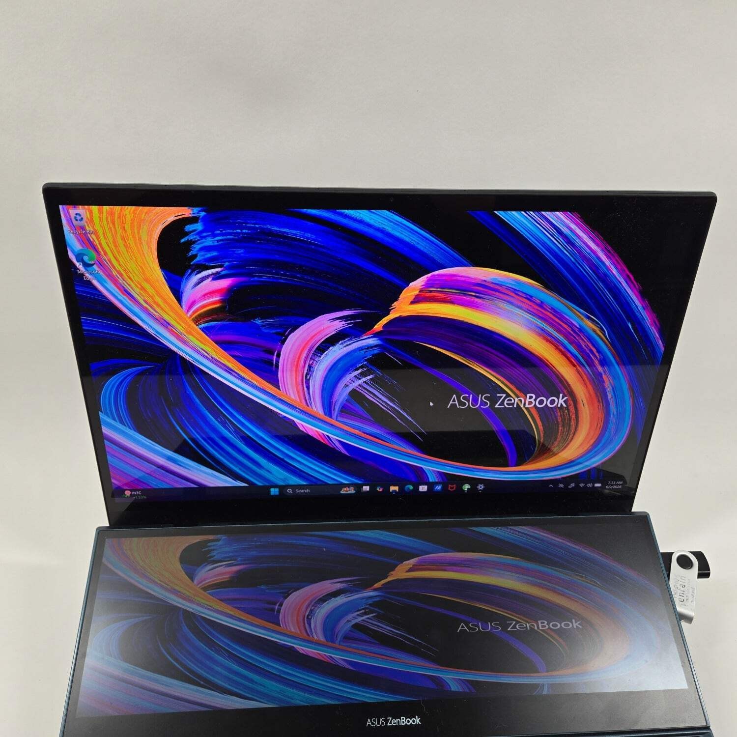 Asus Zenbook Pro Duo 15 UX582H 15.6″ i9-11900H 2.5GHz 32GB RAM 1TB SSD SSD