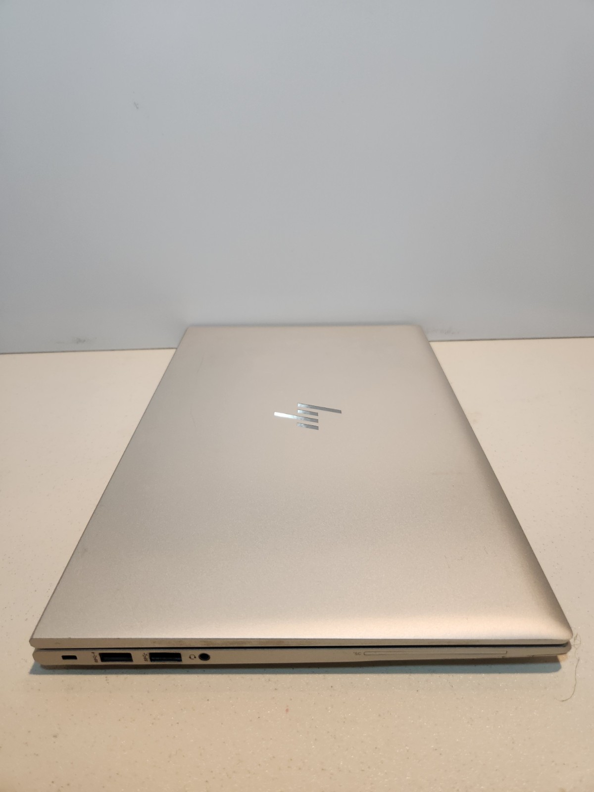 HP Elitebook 840 G8 14 FHD i5-1145G7 2.60GHz 16GB 512GB SSD – MINOR BEZEL SPLIT