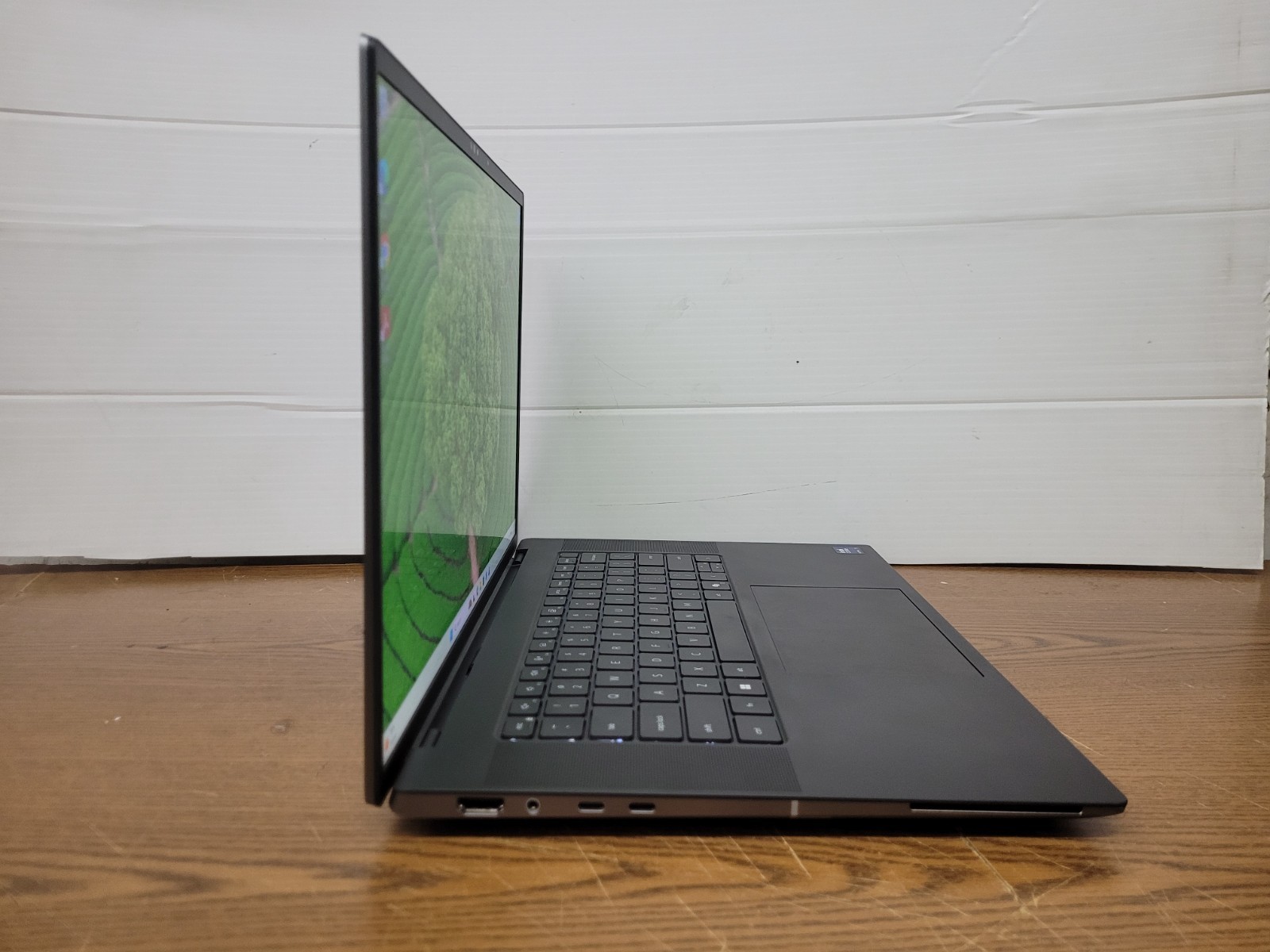 Dell Precision 5690 16″ Ultra 9 185H 64GB 2TB – Very Good