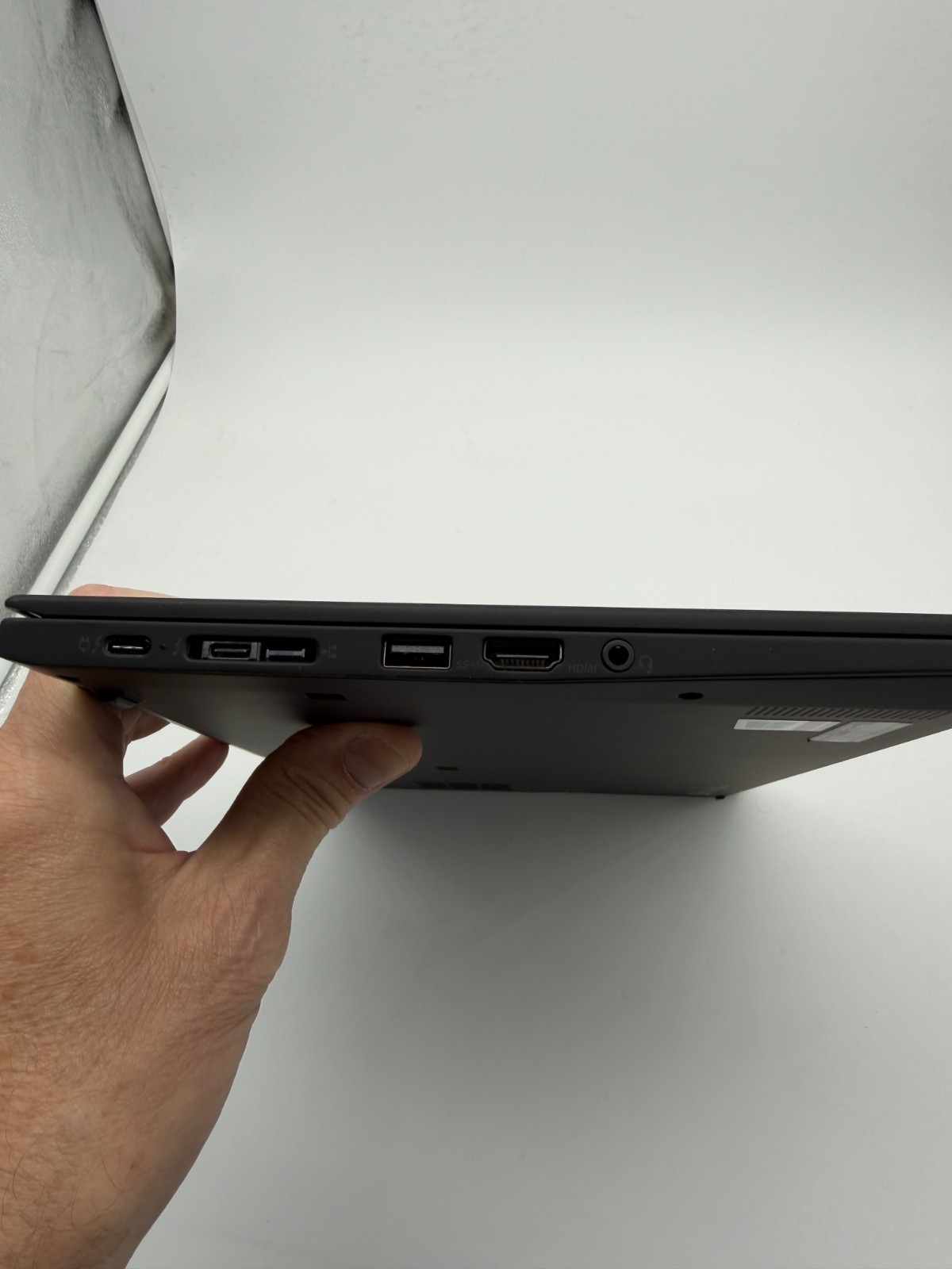 Lenovo ThinkPad X1 Carbon Gen 8- 14″ i7-10510U 16GB RAM 1TB SSD Windows 11 Pro