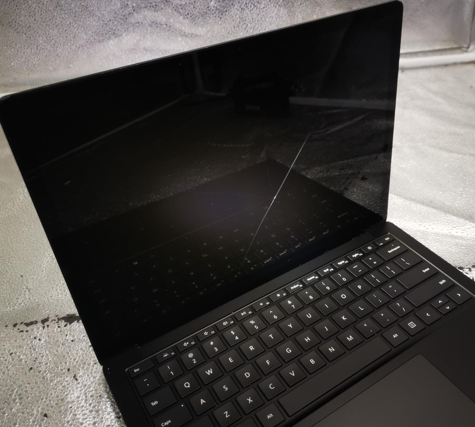 Microsoft Surface Laptop 3 13.5″ 256GB 8G Intel Core i5-1035G7 – 1.20 GHz *READ*