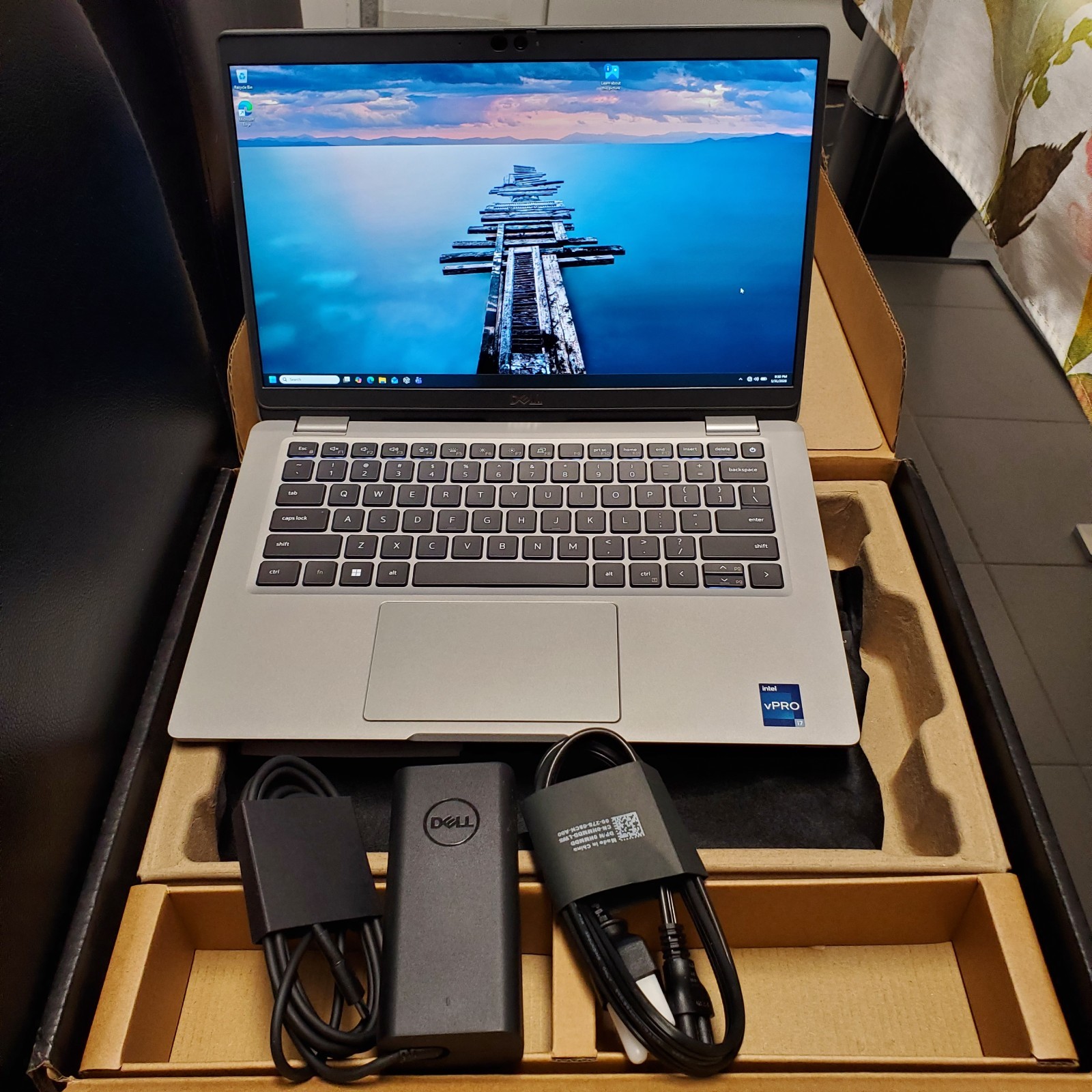 New Dell Latitude 5330 i7-1265U 16GB 256GB BT5 WiFi6E 13.3F W10-11P64