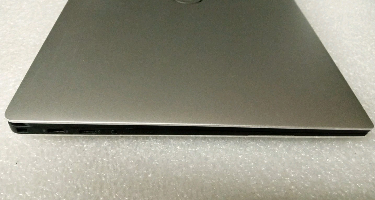 Dell XPS 13 9380 | i7-8565U @ 1.6 GHz |8GB ram| 256GB NVMe|TouchScreen